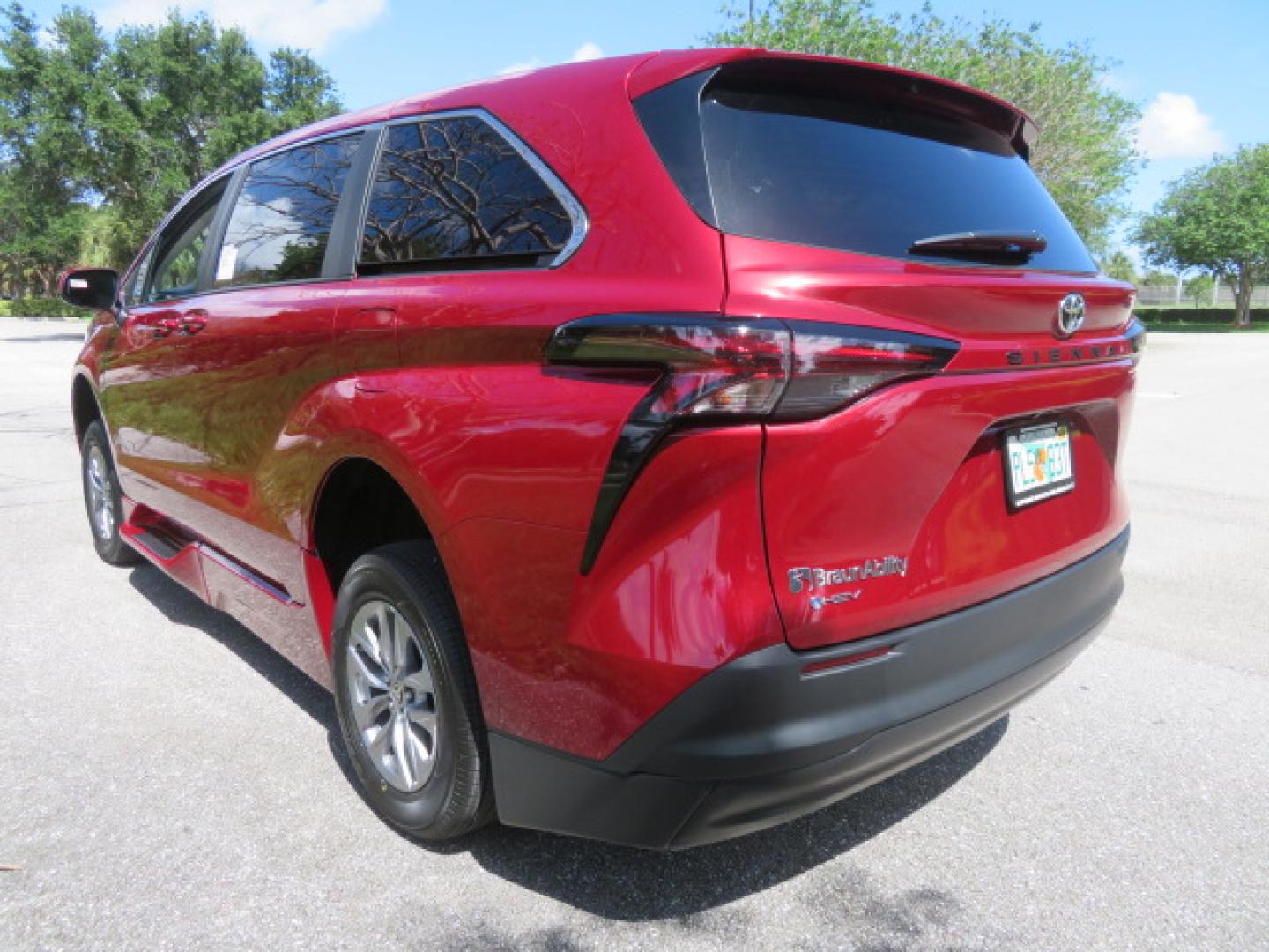 2026 Red /Gray Toyota Sienna LE 8-Passenger (5TDKRKEC7TS) with an 2.5L L4 DOHC 16V HYBRID engine, CVT transmission, located at 4301 Oak Circle #19, Boca Raton, FL, 33431, (954) 561-2499, 26.388472, -80.084045 - Brand New 2026 Toyota Sienna LE Braunability Handicap Wheelchair Conversion Braunability XT Conversion Power Foldout Ramp Fully Loaded! Ask about our Dealer Rebate Programs! 954-561-2499. ?? JUST ARRIVED | BRAND NEW 2026 TOYOTA SIENNA LE ?? BraunAbility XT Power Wheelchair Conversion Experience u - Photo#14