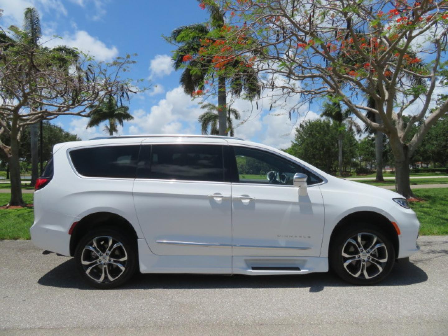 2022 White /Caramel Chrysler Pacifica Pinnacle (2C4RC1PG1NR) with an 3.6L V6 DOHC 24V engine, 9A transmission, located at 4301 Oak Circle #19, Boca Raton, FL, 33431, (954) 561-2499, 26.388472, -80.084045 - ? 2022 Chrysler Pacifica Pinnacle Rollx Handicap Wheelchair Conversion Van – ONLY 10K Original Miles ? ? ULTRA RARE PINNACLE EDITION – THE ULTIMATE LUXURY WHEELCHAIR VAN ? Experience unmatched luxury, accessibility, and innovation with this stunning 2022 Chrysler Pacifica Pinnacle Rollx Handic - Photo#6