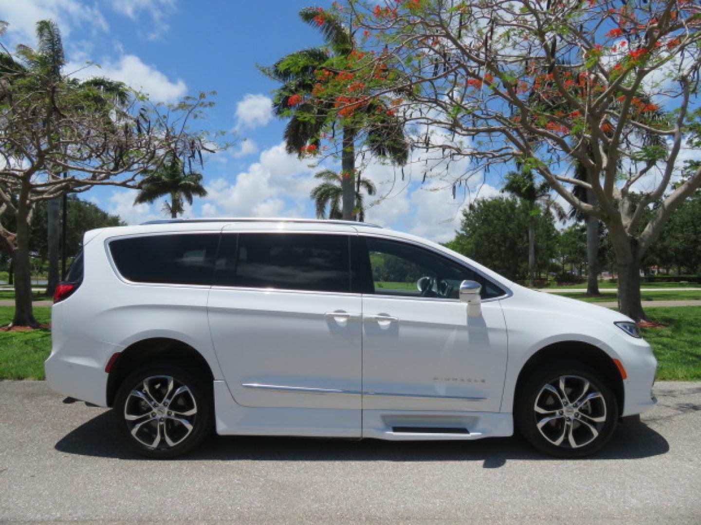 2022 White /Caramel Chrysler Pacifica Pinnacle (2C4RC1PG1NR) with an 3.6L V6 DOHC 24V engine, 9A transmission, located at 4301 Oak Circle #19, Boca Raton, FL, 33431, (954) 561-2499, 26.388472, -80.084045 - ? 2022 Chrysler Pacifica Pinnacle Rollx Handicap Wheelchair Conversion Van – ONLY 10K Original Miles ? ? ULTRA RARE PINNACLE EDITION – THE ULTIMATE LUXURY WHEELCHAIR VAN ? Experience unmatched luxury, accessibility, and innovation with this stunning 2022 Chrysler Pacifica Pinnacle Rollx Handic - Photo#7
