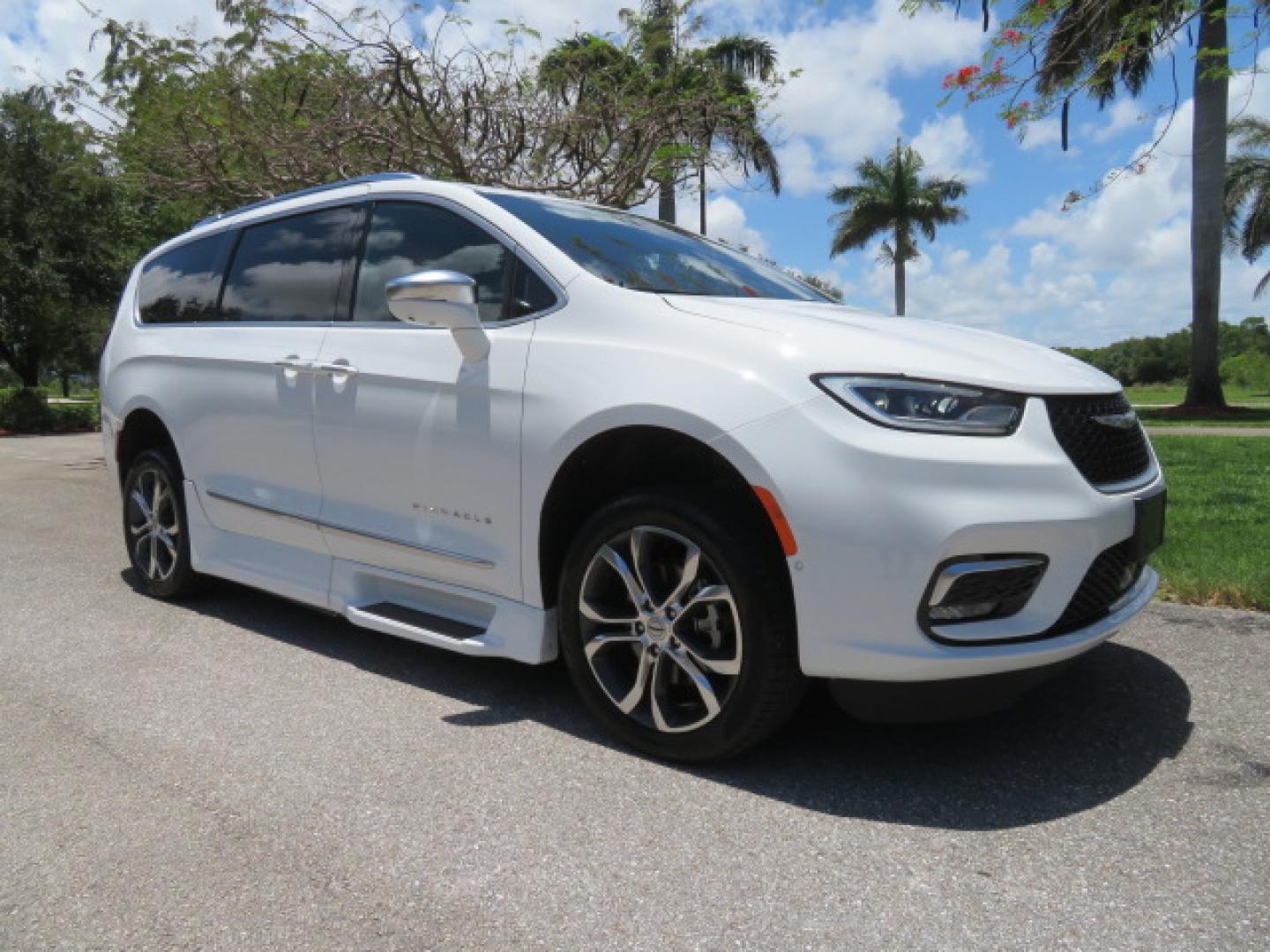 2022 White /Caramel Chrysler Pacifica Pinnacle (2C4RC1PG1NR) with an 3.6L V6 DOHC 24V engine, 9A transmission, located at 4301 Oak Circle #19, Boca Raton, FL, 33431, (954) 561-2499, 26.388472, -80.084045 - ? 2022 Chrysler Pacifica Pinnacle Rollx Handicap Wheelchair Conversion Van – ONLY 10K Original Miles ? ? ULTRA RARE PINNACLE EDITION – THE ULTIMATE LUXURY WHEELCHAIR VAN ? Experience unmatched luxury, accessibility, and innovation with this stunning 2022 Chrysler Pacifica Pinnacle Rollx Handic - Photo#9