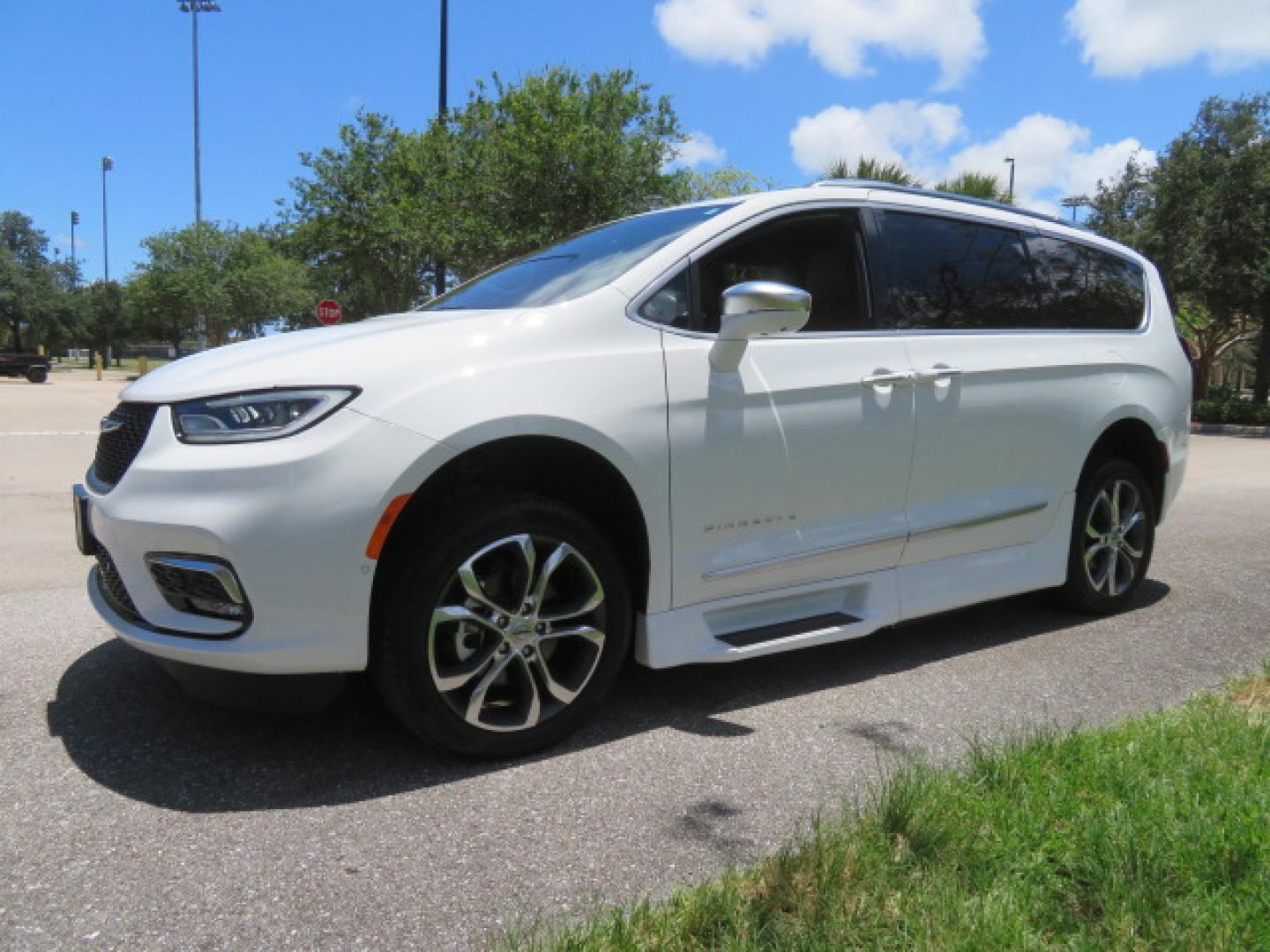2022 White /Caramel Chrysler Pacifica Pinnacle (2C4RC1PG1NR) with an 3.6L V6 DOHC 24V engine, 9A transmission, located at 4301 Oak Circle #19, Boca Raton, FL, 33431, (954) 561-2499, 26.388472, -80.084045 - ? 2022 Chrysler Pacifica Pinnacle Rollx Handicap Wheelchair Conversion Van – ONLY 10K Original Miles ? ? ULTRA RARE PINNACLE EDITION – THE ULTIMATE LUXURY WHEELCHAIR VAN ? Experience unmatched luxury, accessibility, and innovation with this stunning 2022 Chrysler Pacifica Pinnacle Rollx Handic - Photo#12