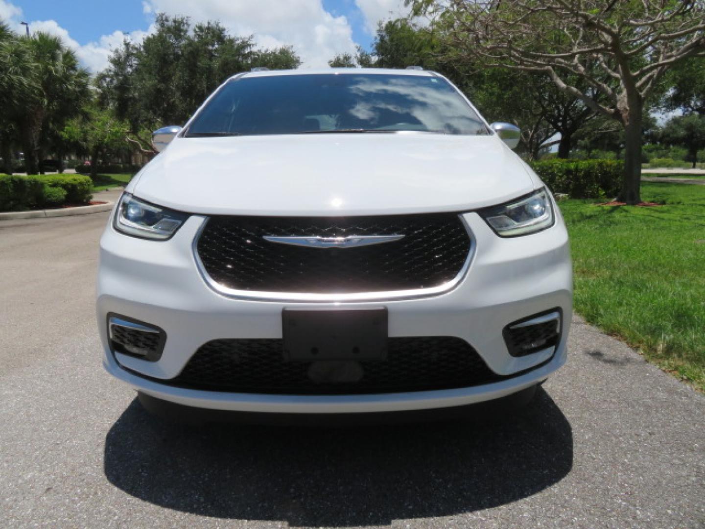 2022 White /Caramel Chrysler Pacifica Pinnacle (2C4RC1PG1NR) with an 3.6L V6 DOHC 24V engine, 9A transmission, located at 4301 Oak Circle #19, Boca Raton, FL, 33431, (954) 561-2499, 26.388472, -80.084045 - ? 2022 Chrysler Pacifica Pinnacle Rollx Handicap Wheelchair Conversion Van – ONLY 10K Original Miles ? ? ULTRA RARE PINNACLE EDITION – THE ULTIMATE LUXURY WHEELCHAIR VAN ? Experience unmatched luxury, accessibility, and innovation with this stunning 2022 Chrysler Pacifica Pinnacle Rollx Handic - Photo#11