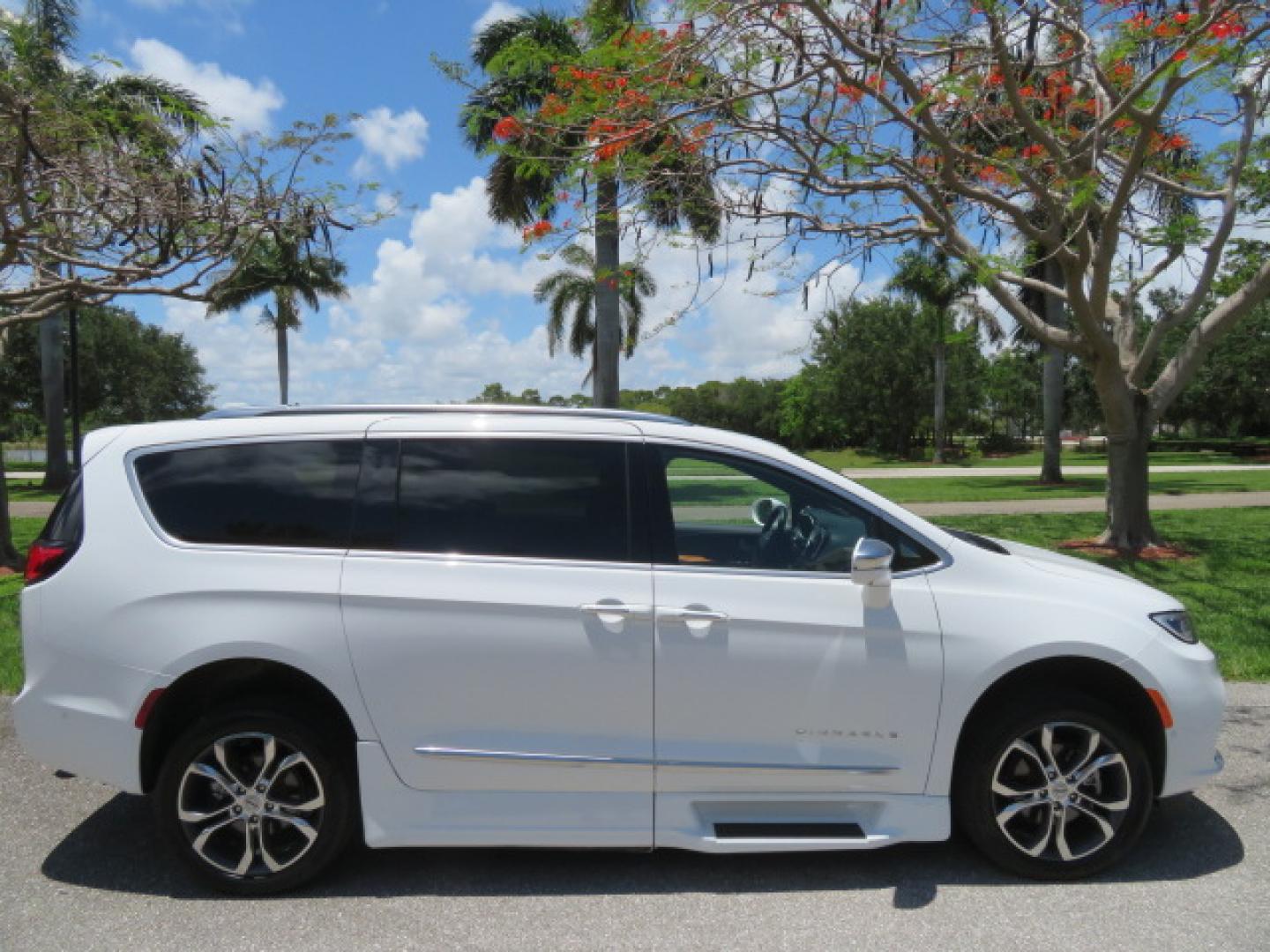 2022 White /Caramel Chrysler Pacifica Pinnacle (2C4RC1PG1NR) with an 3.6L V6 DOHC 24V engine, 9A transmission, located at 4301 Oak Circle #19, Boca Raton, FL, 33431, (954) 561-2499, 26.388472, -80.084045 - ? 2022 Chrysler Pacifica Pinnacle Rollx Handicap Wheelchair Conversion Van – ONLY 10K Original Miles ? ? ULTRA RARE PINNACLE EDITION – THE ULTIMATE LUXURY WHEELCHAIR VAN ? Experience unmatched luxury, accessibility, and innovation with this stunning 2022 Chrysler Pacifica Pinnacle Rollx Handic - Photo#17