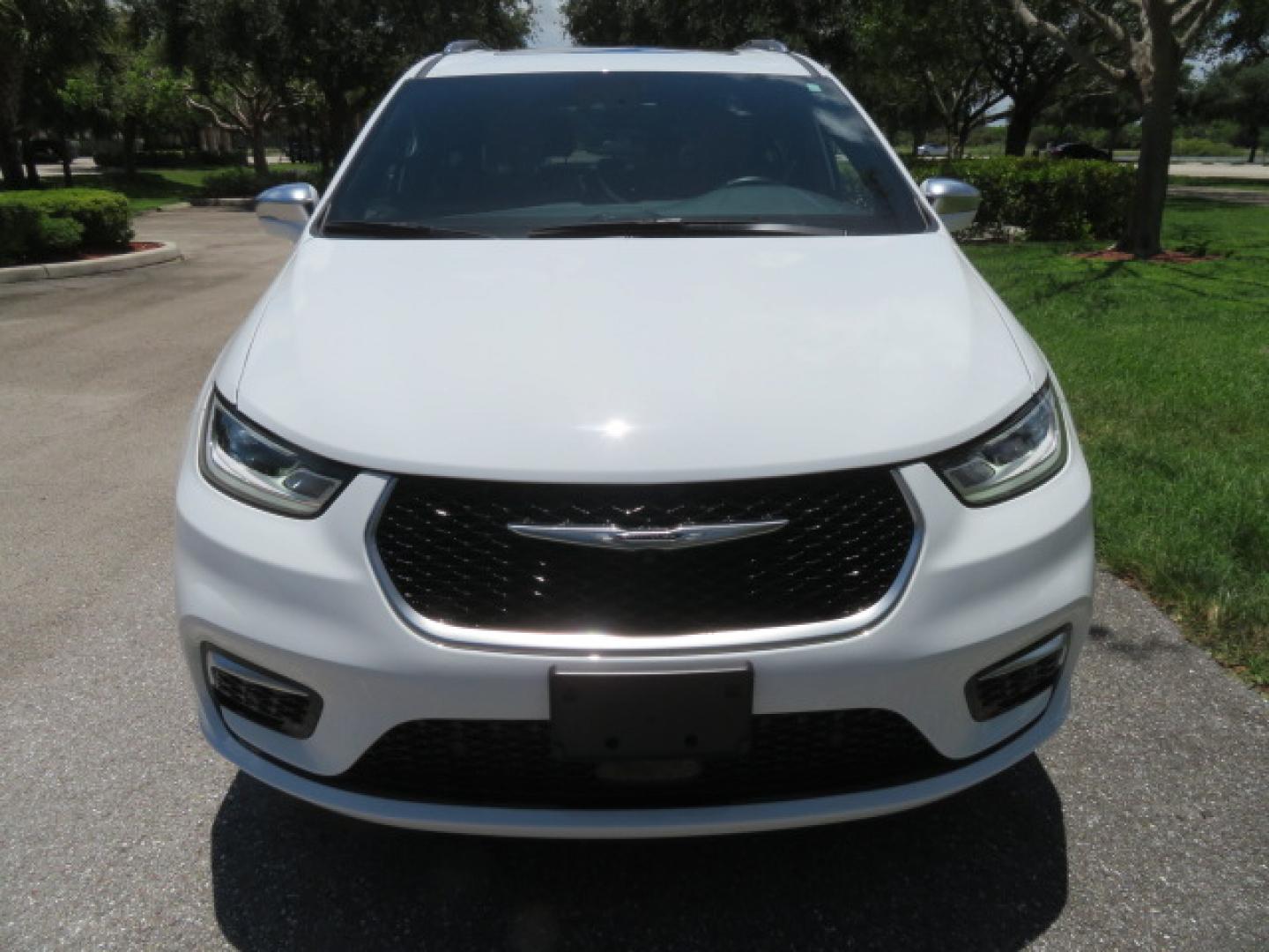 2022 White /Caramel Chrysler Pacifica Pinnacle (2C4RC1PG1NR) with an 3.6L V6 DOHC 24V engine, 9A transmission, located at 4301 Oak Circle #19, Boca Raton, FL, 33431, (954) 561-2499, 26.388472, -80.084045 - ? 2022 Chrysler Pacifica Pinnacle Rollx Handicap Wheelchair Conversion Van – ONLY 10K Original Miles ? ? ULTRA RARE PINNACLE EDITION – THE ULTIMATE LUXURY WHEELCHAIR VAN ? Experience unmatched luxury, accessibility, and innovation with this stunning 2022 Chrysler Pacifica Pinnacle Rollx Handic - Photo#19