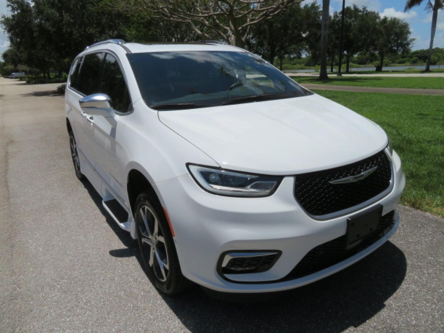 2022 White /Caramel Chrysler Pacifica Pinnacle (2C4RC1PG1NR) with an 3.6L V6 DOHC 24V engine, 9A transmission, located at 4301 Oak Circle #19, Boca Raton, FL, 33431, (954) 561-2499, 26.388472, -80.084045 - ? 2022 Chrysler Pacifica Pinnacle Rollx Handicap Wheelchair Conversion Van – ONLY 10K Original Miles ? ? ULTRA RARE PINNACLE EDITION – THE ULTIMATE LUXURY WHEELCHAIR VAN ? Experience unmatched luxury, accessibility, and innovation with this stunning 2022 Chrysler Pacifica Pinnacle Rollx Handic - Photo#18