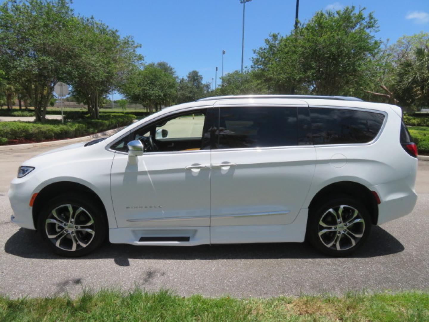 2022 White /Caramel Chrysler Pacifica Pinnacle (2C4RC1PG1NR) with an 3.6L V6 DOHC 24V engine, 9A transmission, located at 4301 Oak Circle #19, Boca Raton, FL, 33431, (954) 561-2499, 26.388472, -80.084045 - ? 2022 Chrysler Pacifica Pinnacle Rollx Handicap Wheelchair Conversion Van – ONLY 10K Original Miles ? ? ULTRA RARE PINNACLE EDITION – THE ULTIMATE LUXURY WHEELCHAIR VAN ? Experience unmatched luxury, accessibility, and innovation with this stunning 2022 Chrysler Pacifica Pinnacle Rollx Handic - Photo#21