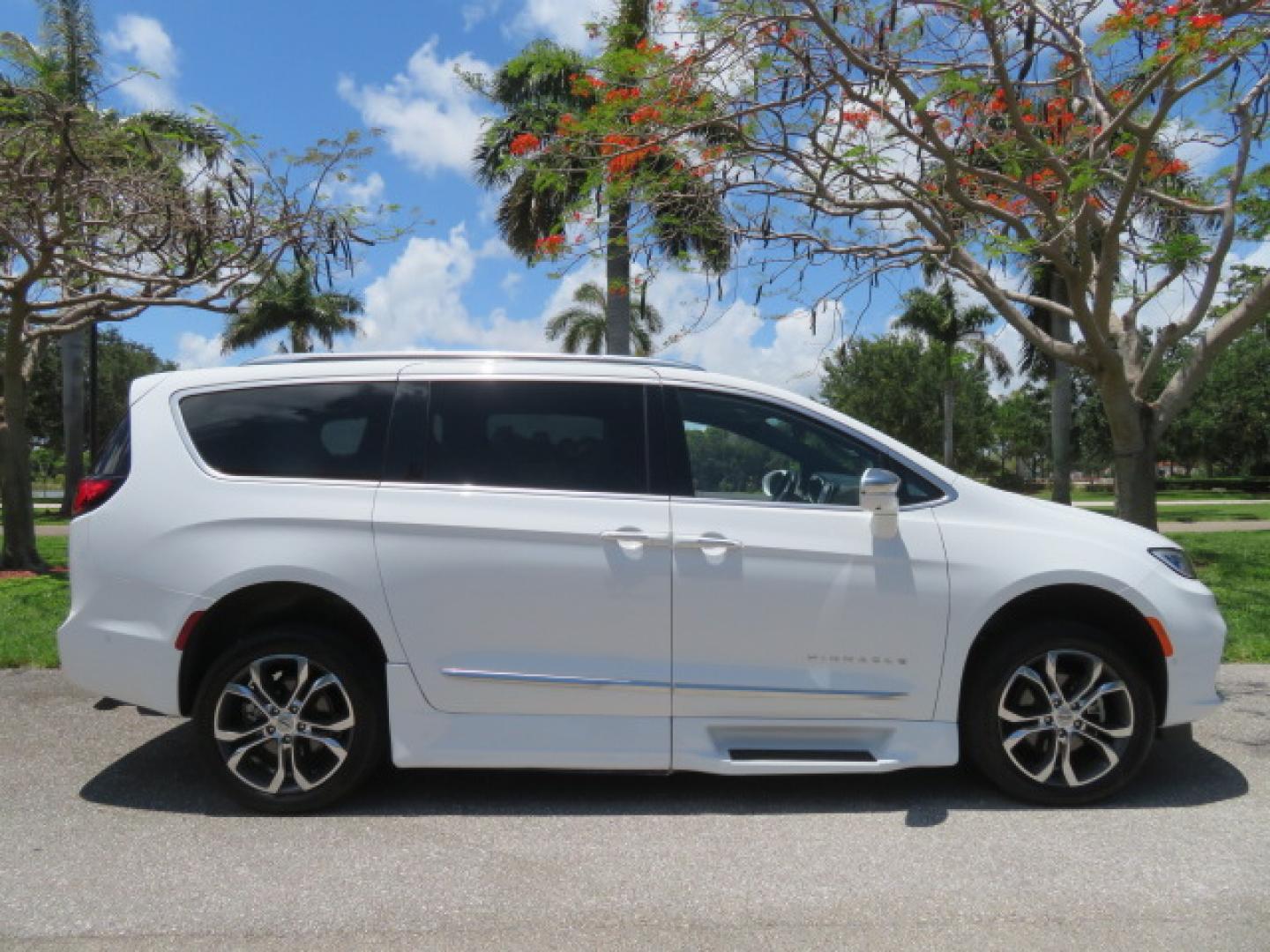 2022 White /Caramel Chrysler Pacifica Pinnacle (2C4RC1PG1NR) with an 3.6L V6 DOHC 24V engine, 9A transmission, located at 4301 Oak Circle #19, Boca Raton, FL, 33431, (954) 561-2499, 26.388472, -80.084045 - ? 2022 Chrysler Pacifica Pinnacle Rollx Handicap Wheelchair Conversion Van – ONLY 10K Original Miles ? ? ULTRA RARE PINNACLE EDITION – THE ULTIMATE LUXURY WHEELCHAIR VAN ? Experience unmatched luxury, accessibility, and innovation with this stunning 2022 Chrysler Pacifica Pinnacle Rollx Handic - Photo#24