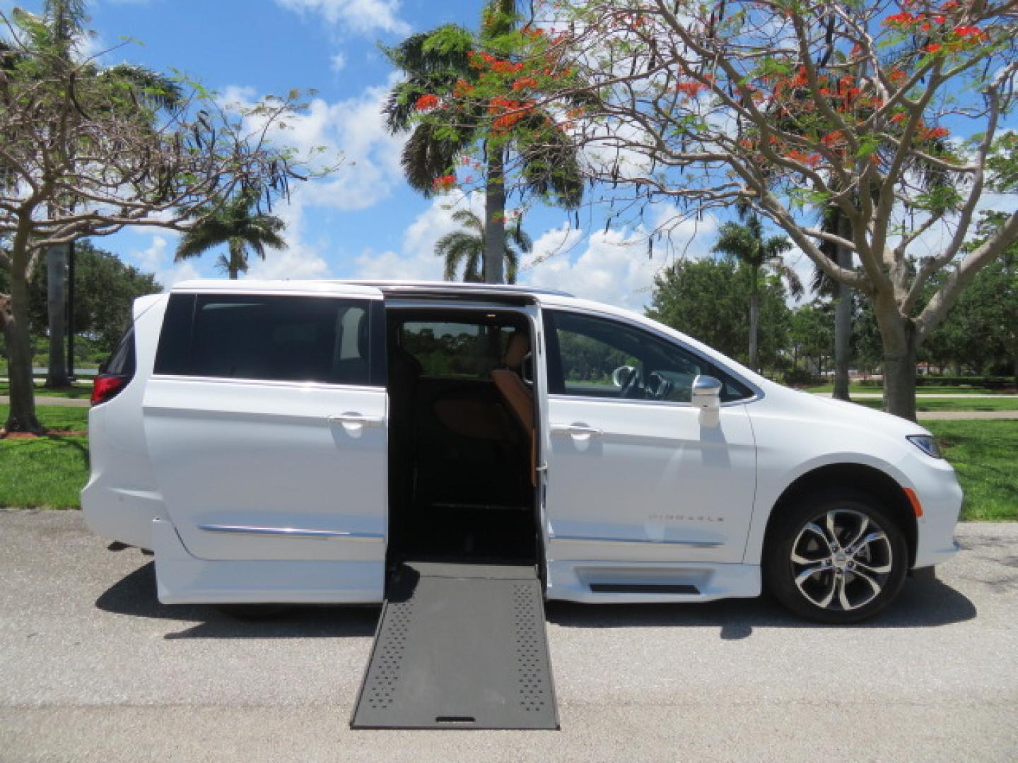 2022 White /Caramel Chrysler Pacifica Pinnacle (2C4RC1PG1NR) with an 3.6L V6 DOHC 24V engine, 9A transmission, located at 4301 Oak Circle #19, Boca Raton, FL, 33431, (954) 561-2499, 26.388472, -80.084045 - ? 2022 Chrysler Pacifica Pinnacle Rollx Handicap Wheelchair Conversion Van – ONLY 10K Original Miles ? ? ULTRA RARE PINNACLE EDITION – THE ULTIMATE LUXURY WHEELCHAIR VAN ? Experience unmatched luxury, accessibility, and innovation with this stunning 2022 Chrysler Pacifica Pinnacle Rollx Handic - Photo#2