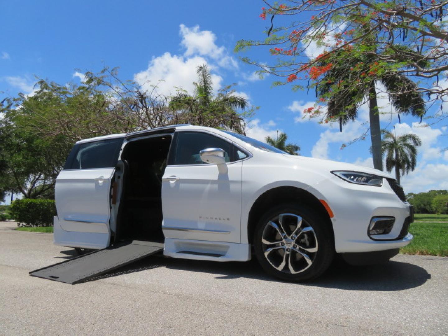 2022 White /Caramel Chrysler Pacifica Pinnacle (2C4RC1PG1NR) with an 3.6L V6 DOHC 24V engine, 9A transmission, located at 4301 Oak Circle #19, Boca Raton, FL, 33431, (954) 561-2499, 26.388472, -80.084045 - ? 2022 Chrysler Pacifica Pinnacle Rollx Handicap Wheelchair Conversion Van – ONLY 10K Original Miles ? ? ULTRA RARE PINNACLE EDITION – THE ULTIMATE LUXURY WHEELCHAIR VAN ? Experience unmatched luxury, accessibility, and innovation with this stunning 2022 Chrysler Pacifica Pinnacle Rollx Handic - Photo#1