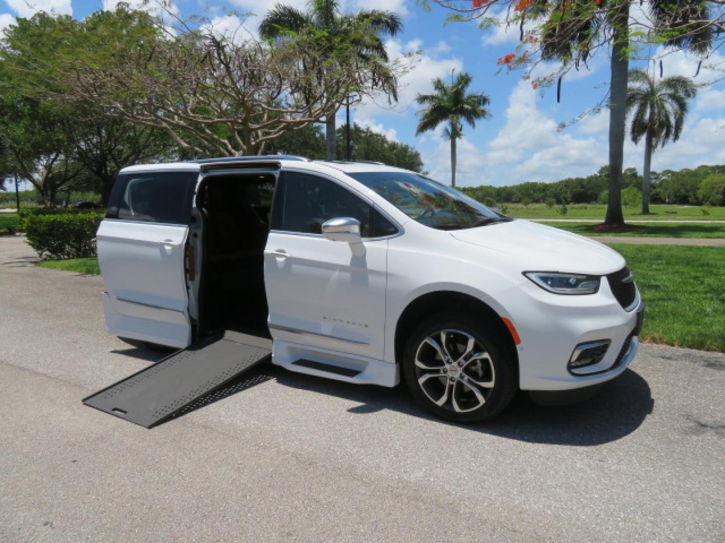 2022 White /Caramel Chrysler Pacifica Pinnacle (2C4RC1PG1NR) with an 3.6L V6 DOHC 24V engine, 9A transmission, located at 4301 Oak Circle #19, Boca Raton, FL, 33431, (954) 561-2499, 26.388472, -80.084045 - ? 2022 Chrysler Pacifica Pinnacle Rollx Handicap Wheelchair Conversion Van – ONLY 10K Original Miles ? ? ULTRA RARE PINNACLE EDITION – THE ULTIMATE LUXURY WHEELCHAIR VAN ? Experience unmatched luxury, accessibility, and innovation with this stunning 2022 Chrysler Pacifica Pinnacle Rollx Handic - Photo#37