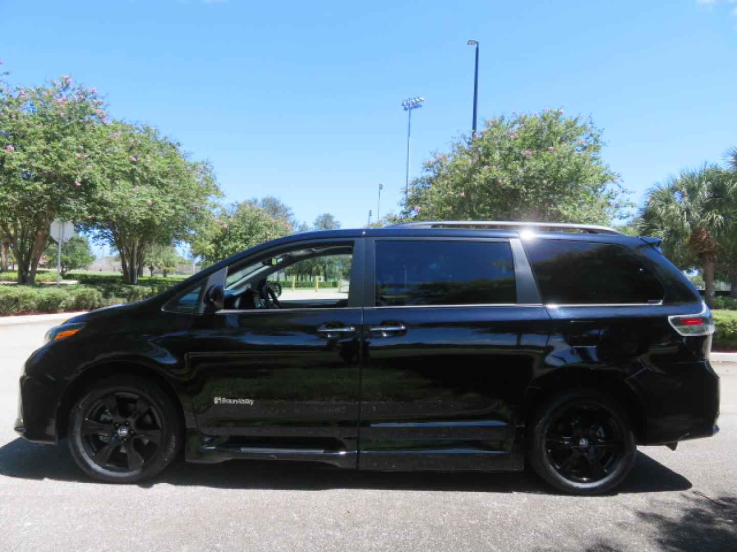 2020 Black /Black Toyota Sienna SE 8-Passenger (5TDXZ3DC3LS) with an 3.5L V6 EFI DOHC 24V engine, 8A transmission, located at 4301 Oak Circle #19, Boca Raton, FL, 33431, (954) 561-2499, 26.388472, -80.084045- Photo#14