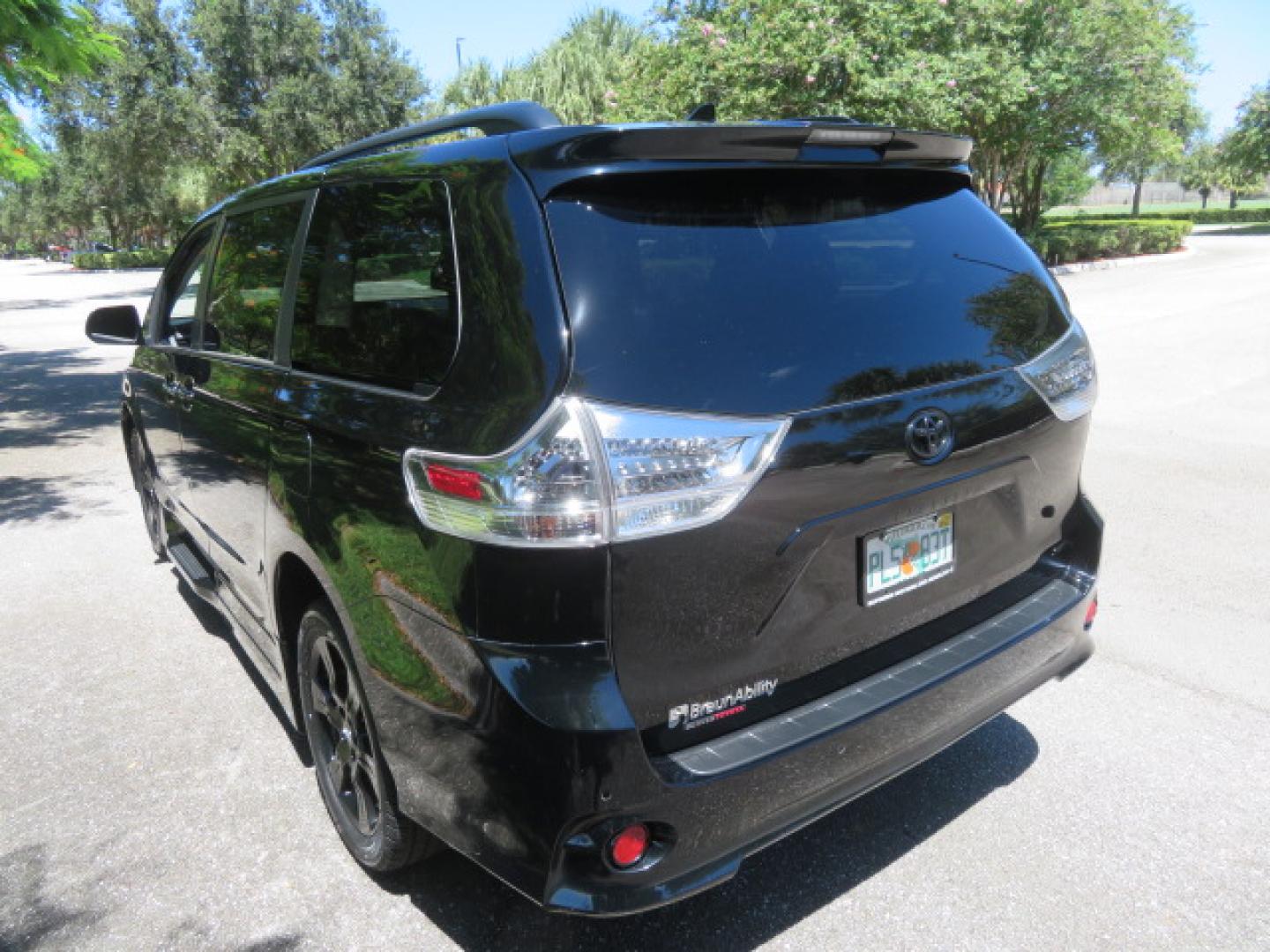 2020 Black /Black Toyota Sienna SE 8-Passenger (5TDXZ3DC3LS) with an 3.5L V6 EFI DOHC 24V engine, 8A transmission, located at 4301 Oak Circle #19, Boca Raton, FL, 33431, (954) 561-2499, 26.388472, -80.084045- Photo#25