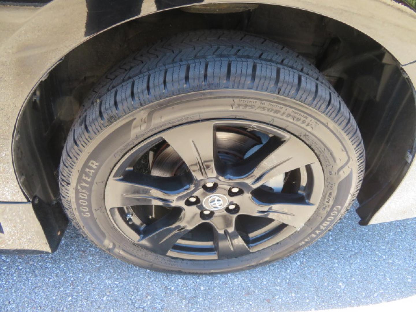 2020 Black /Black Toyota Sienna SE 8-Passenger (5TDXZ3DC3LS) with an 3.5L V6 EFI DOHC 24V engine, 8A transmission, located at 4301 Oak Circle #19, Boca Raton, FL, 33431, (954) 561-2499, 26.388472, -80.084045- Photo#39