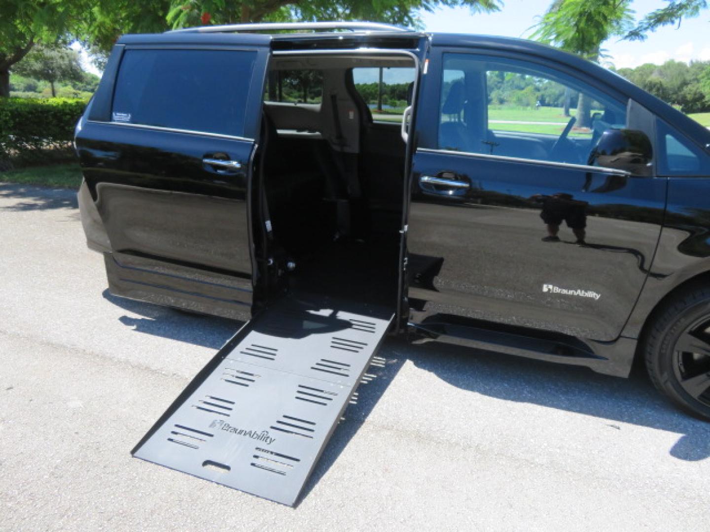 2020 Black /Black Toyota Sienna SE 8-Passenger (5TDXZ3DC3LS) with an 3.5L V6 EFI DOHC 24V engine, 8A transmission, located at 4301 Oak Circle #19, Boca Raton, FL, 33431, (954) 561-2499, 26.388472, -80.084045- Photo#47