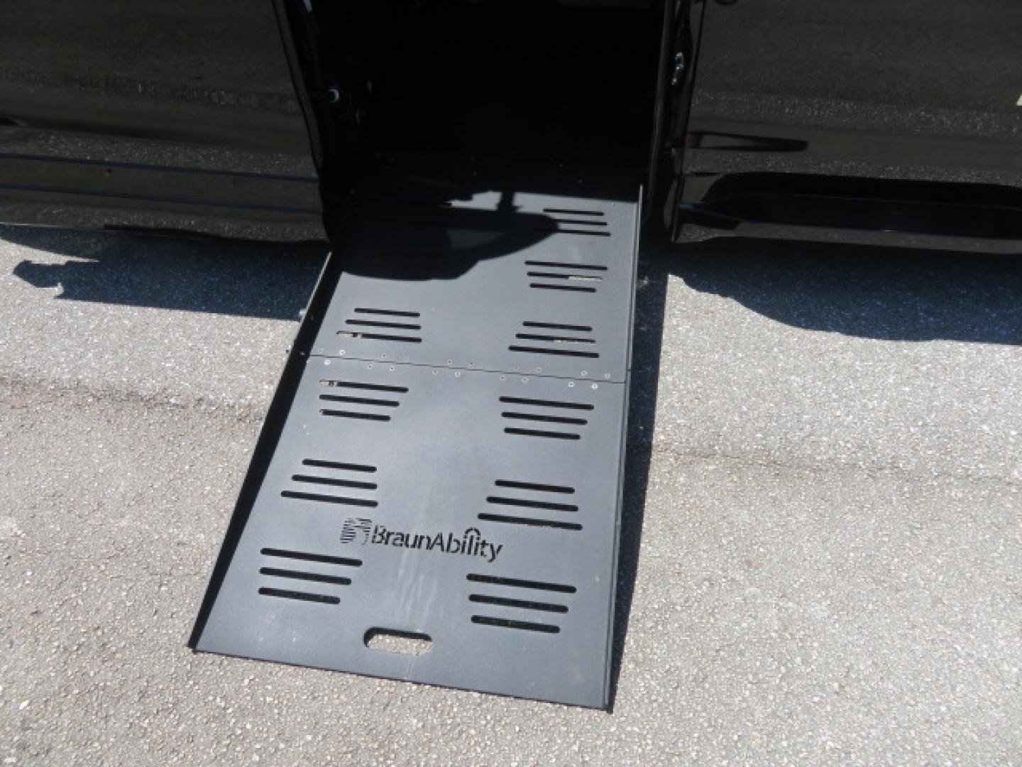 2020 Black /Black Toyota Sienna SE 8-Passenger (5TDXZ3DC3LS) with an 3.5L V6 EFI DOHC 24V engine, 8A transmission, located at 4301 Oak Circle #19, Boca Raton, FL, 33431, (954) 561-2499, 26.388472, -80.084045- Photo#48