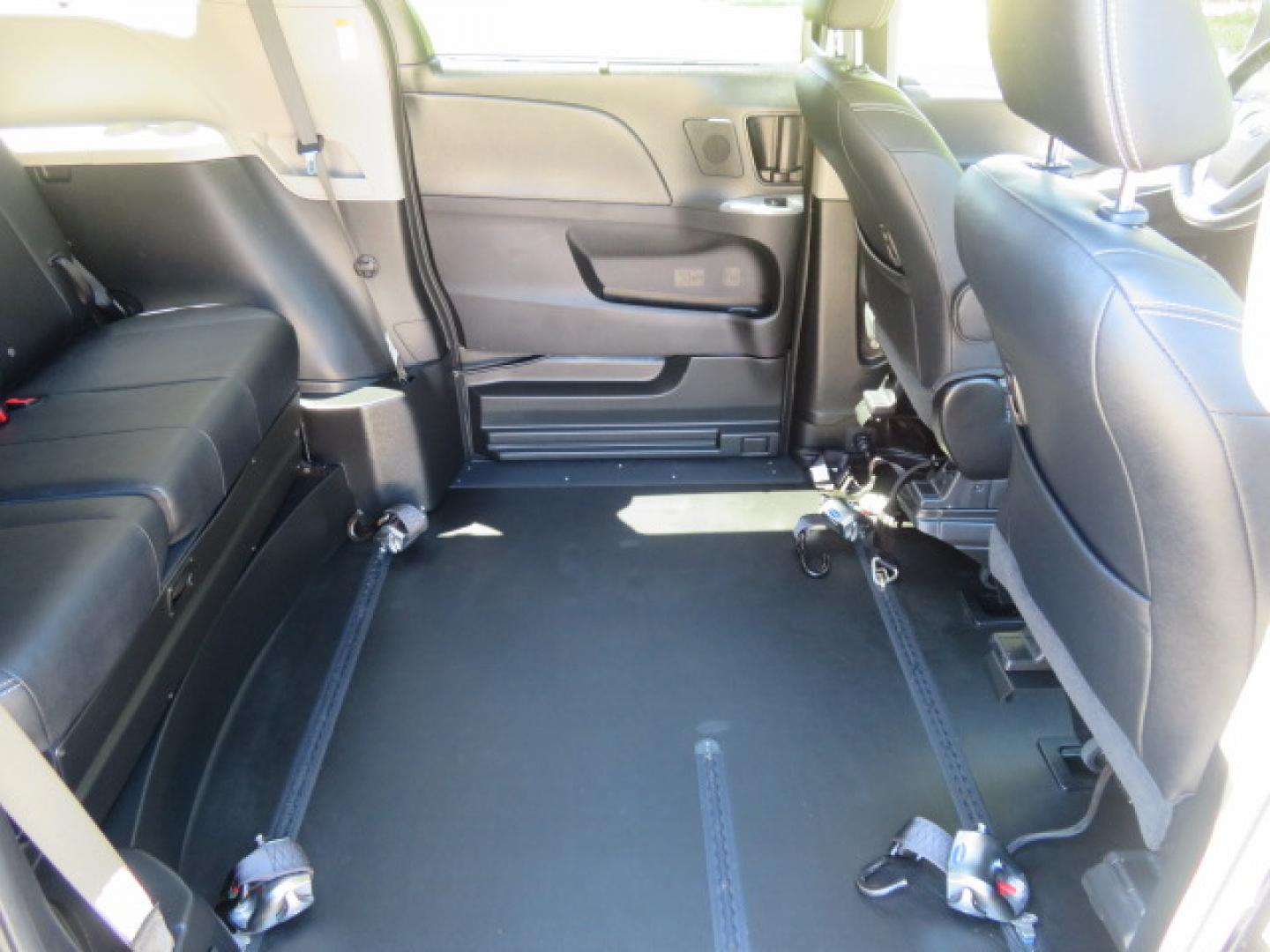 2020 Black /Black Toyota Sienna SE 8-Passenger (5TDXZ3DC3LS) with an 3.5L V6 EFI DOHC 24V engine, 8A transmission, located at 4301 Oak Circle #19, Boca Raton, FL, 33431, (954) 561-2499, 26.388472, -80.084045- Photo#50