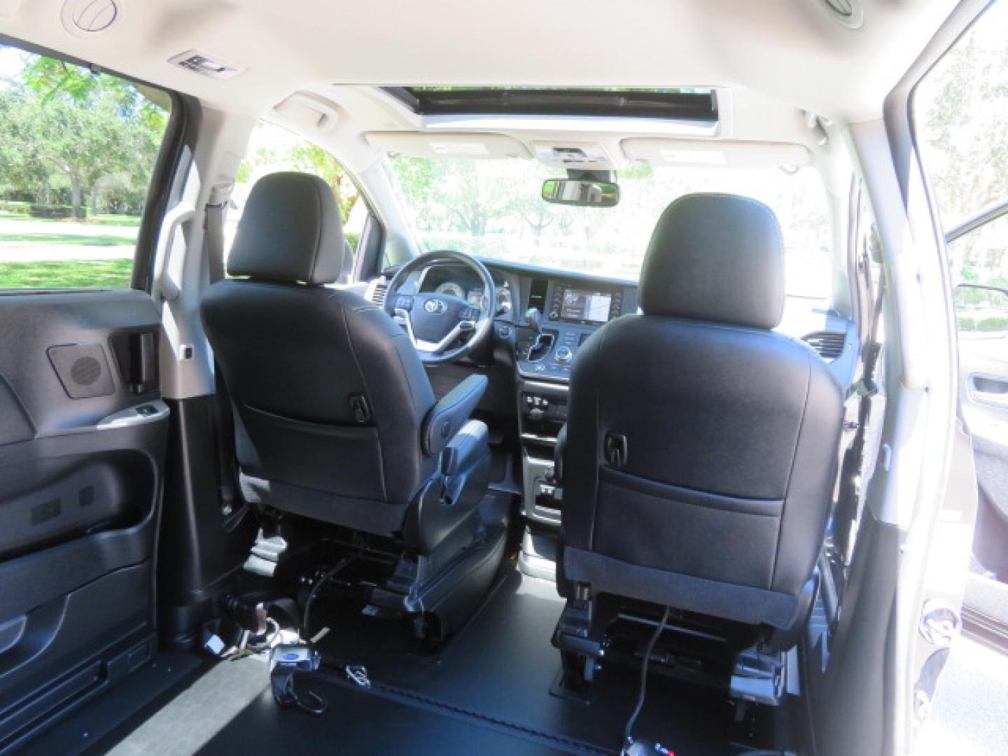 2020 Black /Black Toyota Sienna SE 8-Passenger (5TDXZ3DC3LS) with an 3.5L V6 EFI DOHC 24V engine, 8A transmission, located at 4301 Oak Circle #19, Boca Raton, FL, 33431, (954) 561-2499, 26.388472, -80.084045- Photo#53