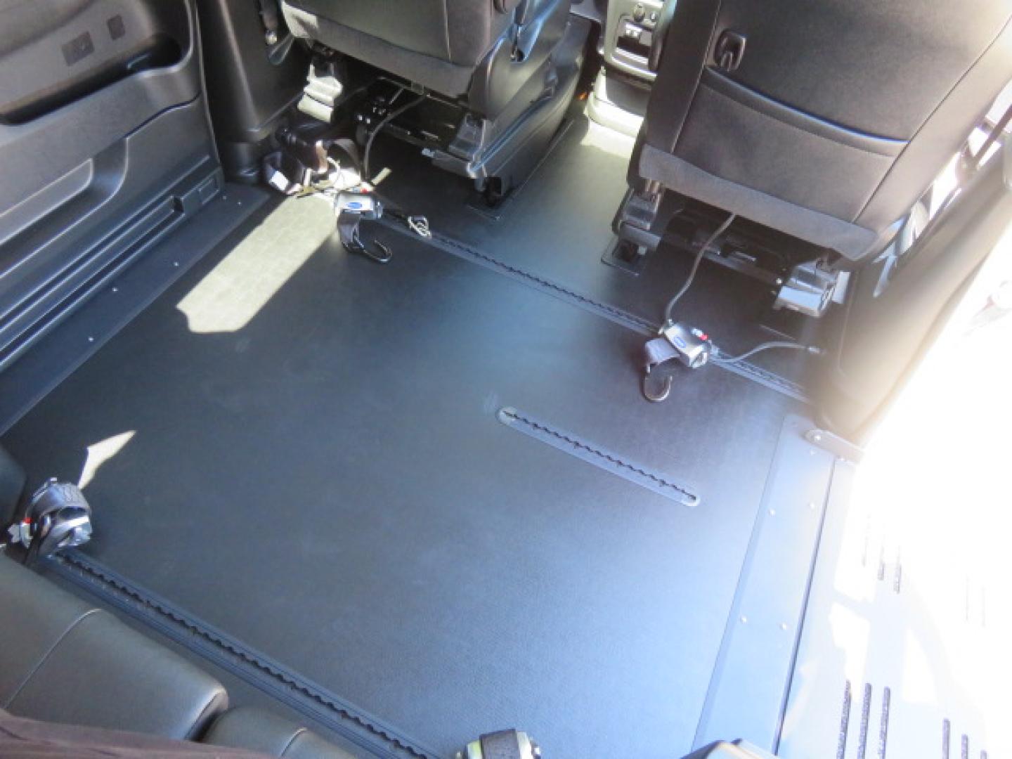 2020 Black /Black Toyota Sienna SE 8-Passenger (5TDXZ3DC3LS) with an 3.5L V6 EFI DOHC 24V engine, 8A transmission, located at 4301 Oak Circle #19, Boca Raton, FL, 33431, (954) 561-2499, 26.388472, -80.084045- Photo#54