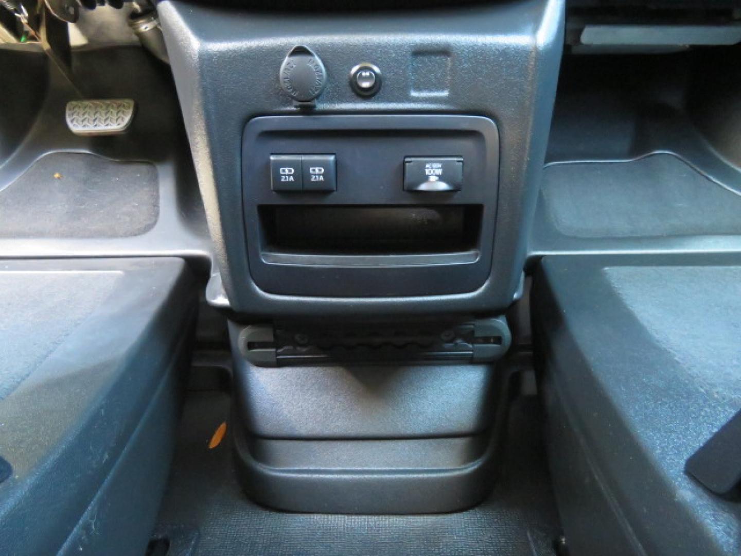2020 Black /Black Toyota Sienna SE 8-Passenger (5TDXZ3DC3LS) with an 3.5L V6 EFI DOHC 24V engine, 8A transmission, located at 4301 Oak Circle #19, Boca Raton, FL, 33431, (954) 561-2499, 26.388472, -80.084045- Photo#69