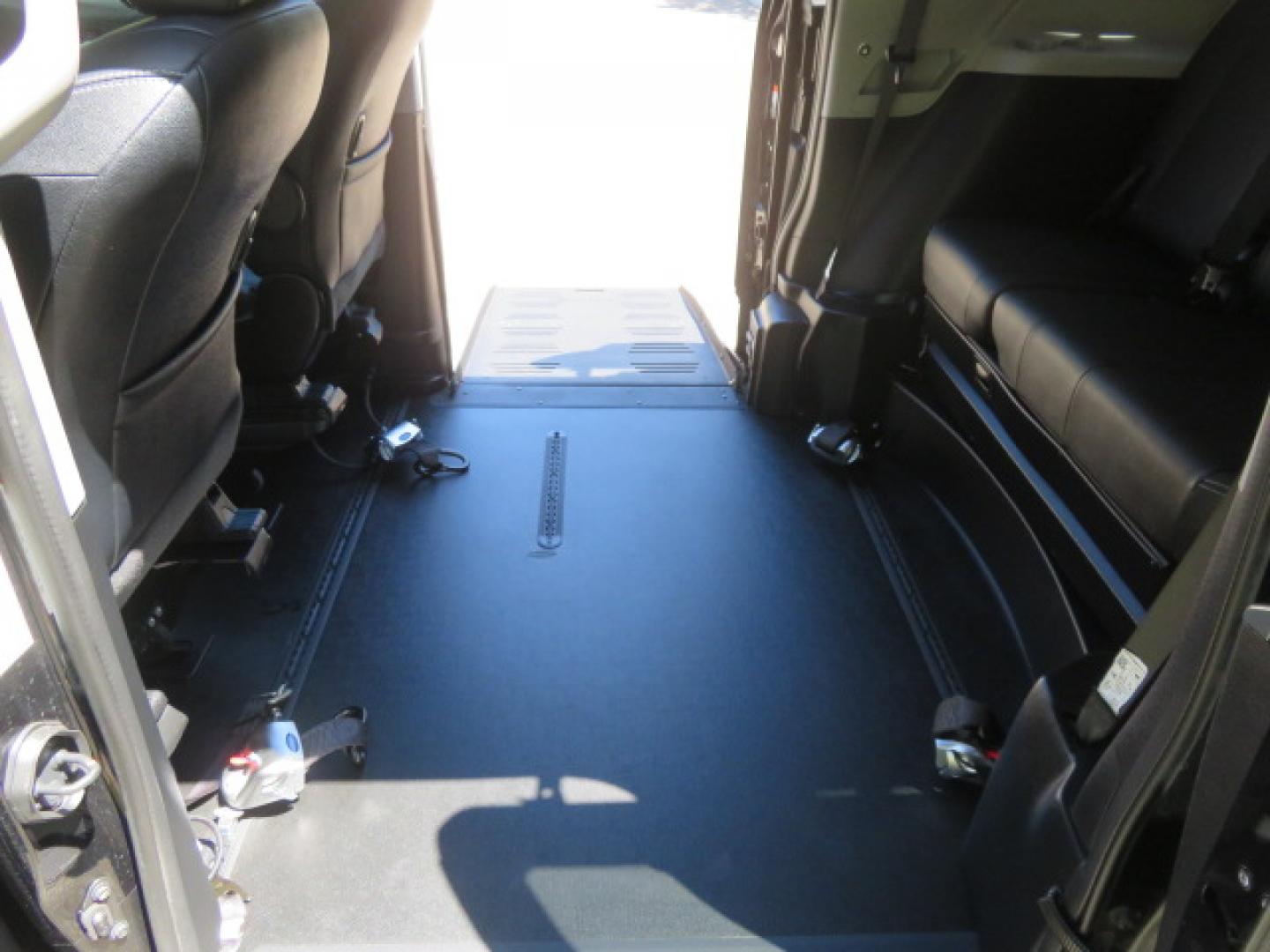 2020 Black /Black Toyota Sienna SE 8-Passenger (5TDXZ3DC3LS) with an 3.5L V6 EFI DOHC 24V engine, 8A transmission, located at 4301 Oak Circle #19, Boca Raton, FL, 33431, (954) 561-2499, 26.388472, -80.084045- Photo#73