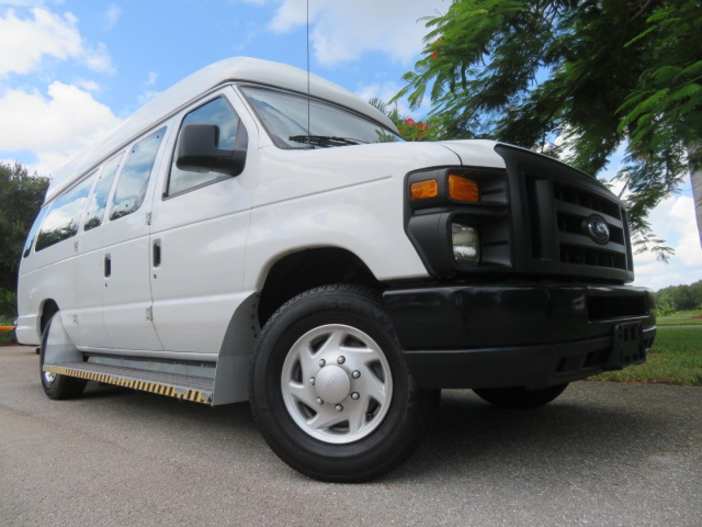 2011 White /Gray Ford E-Series Van E-350 Super Duty Extended (1FTSS3EL3BD) with an 5.4L V8 SOHC 16V engine, located at 4301 Oak Circle #19, Boca Raton, FL, 33431, (954) 561-2499, 26.388472, -80.084045- Photo#7