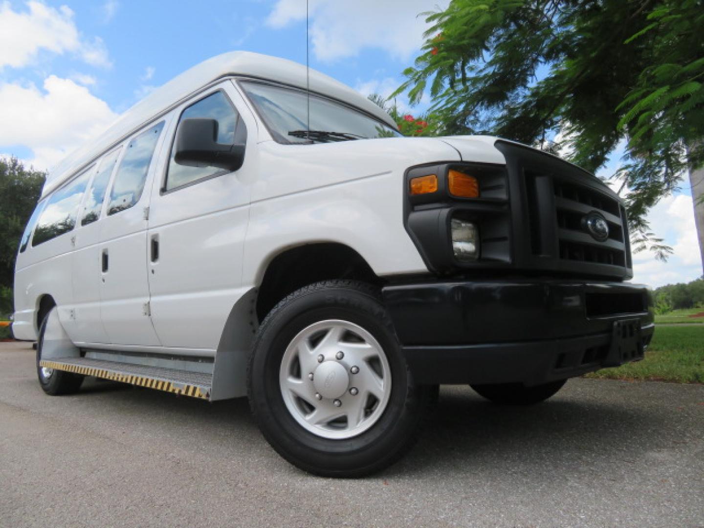 2011 White /Gray Ford E-Series Van E-350 Super Duty Extended (1FTSS3EL3BD) with an 5.4L V8 SOHC 16V engine, located at 4301 Oak Circle #19, Boca Raton, FL, 33431, (954) 561-2499, 26.388472, -80.084045- Photo#8