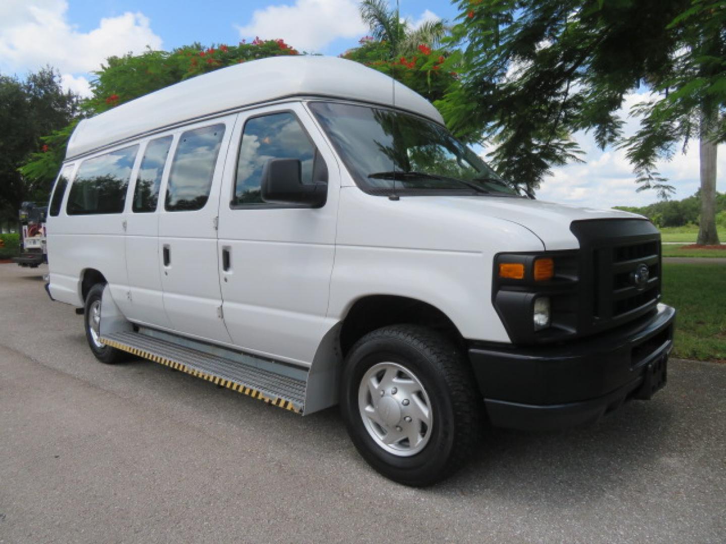 2011 White /Gray Ford E-Series Van E-350 Super Duty Extended (1FTSS3EL3BD) with an 5.4L V8 SOHC 16V engine, located at 4301 Oak Circle #19, Boca Raton, FL, 33431, (954) 561-2499, 26.388472, -80.084045- Photo#11