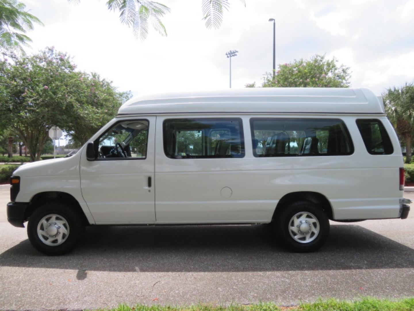 2011 White /Gray Ford E-Series Van E-350 Super Duty Extended (1FTSS3EL3BD) with an 5.4L V8 SOHC 16V engine, located at 4301 Oak Circle #19, Boca Raton, FL, 33431, (954) 561-2499, 26.388472, -80.084045- Photo#15