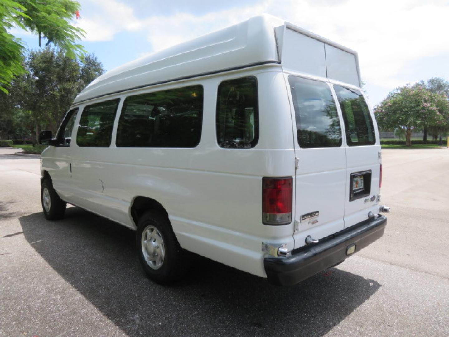 2011 White /Gray Ford E-Series Van E-350 Super Duty Extended (1FTSS3EL3BD) with an 5.4L V8 SOHC 16V engine, located at 4301 Oak Circle #19, Boca Raton, FL, 33431, (954) 561-2499, 26.388472, -80.084045- Photo#16