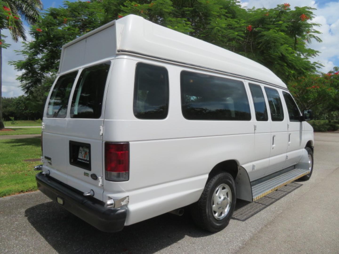 2011 White /Gray Ford E-Series Van E-350 Super Duty Extended (1FTSS3EL3BD) with an 5.4L V8 SOHC 16V engine, located at 4301 Oak Circle #19, Boca Raton, FL, 33431, (954) 561-2499, 26.388472, -80.084045- Photo#18