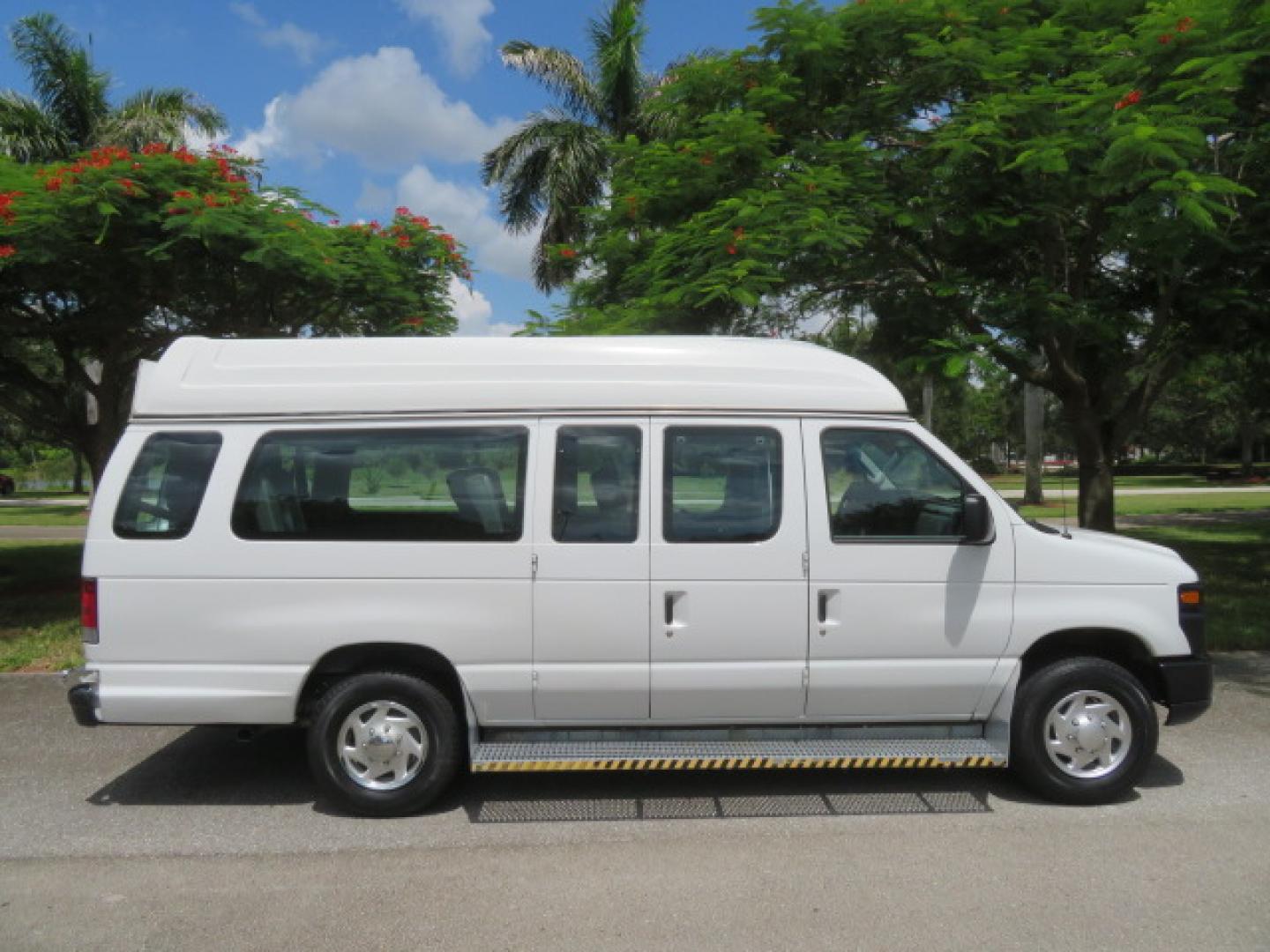 2011 White /Gray Ford E-Series Van E-350 Super Duty Extended (1FTSS3EL3BD) with an 5.4L V8 SOHC 16V engine, located at 4301 Oak Circle #19, Boca Raton, FL, 33431, (954) 561-2499, 26.388472, -80.084045- Photo#19
