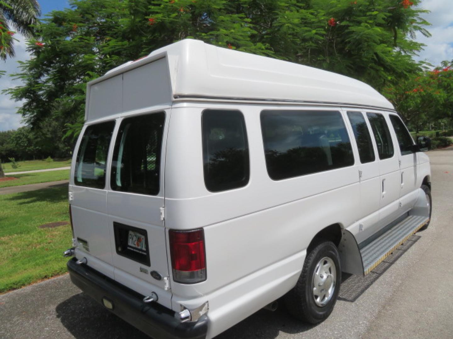2011 White /Gray Ford E-Series Van E-350 Super Duty Extended (1FTSS3EL3BD) with an 5.4L V8 SOHC 16V engine, located at 4301 Oak Circle #19, Boca Raton, FL, 33431, (954) 561-2499, 26.388472, -80.084045- Photo#29