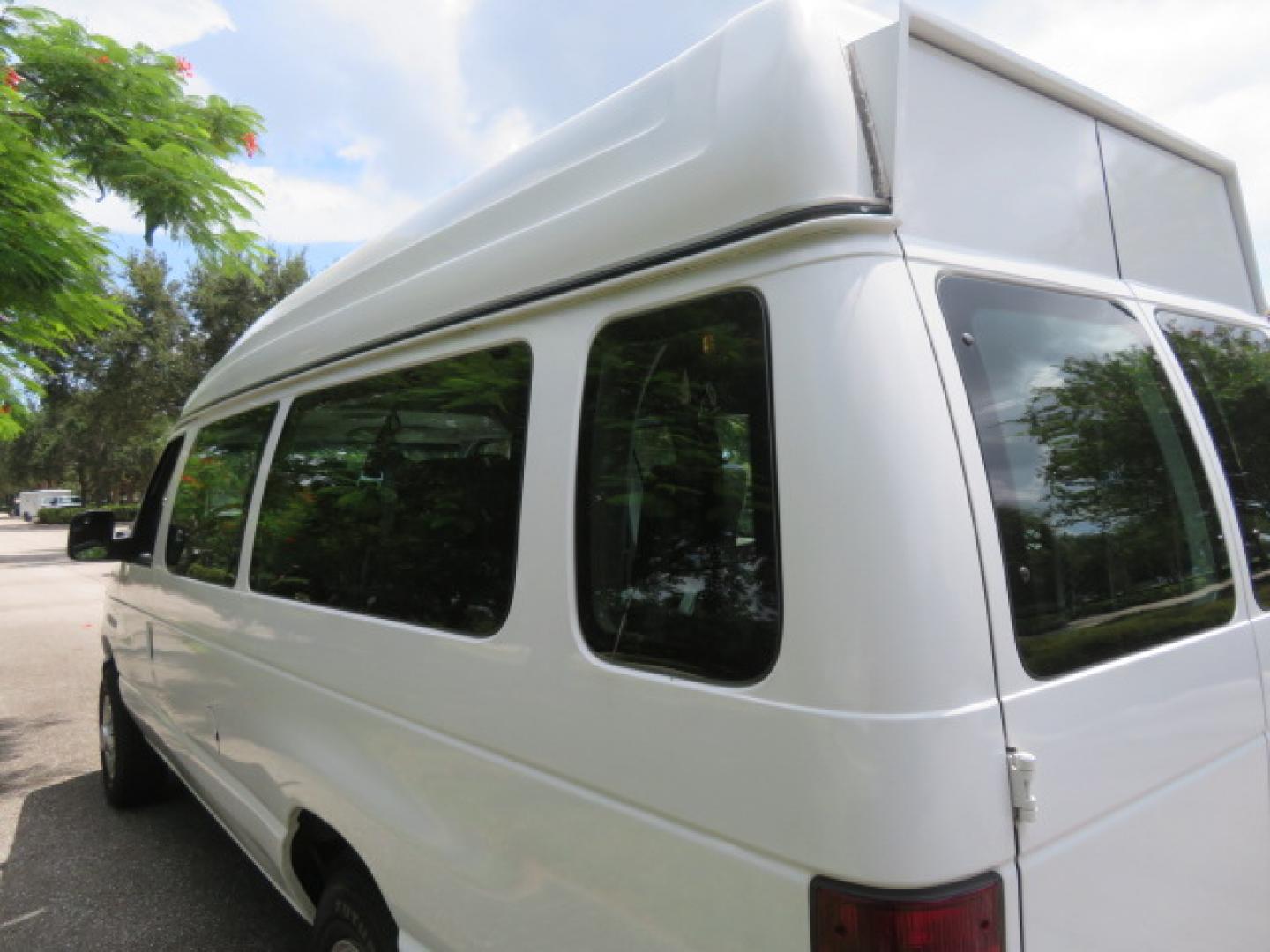 2011 White /Gray Ford E-Series Van E-350 Super Duty Extended (1FTSS3EL3BD) with an 5.4L V8 SOHC 16V engine, located at 4301 Oak Circle #19, Boca Raton, FL, 33431, (954) 561-2499, 26.388472, -80.084045- Photo#34