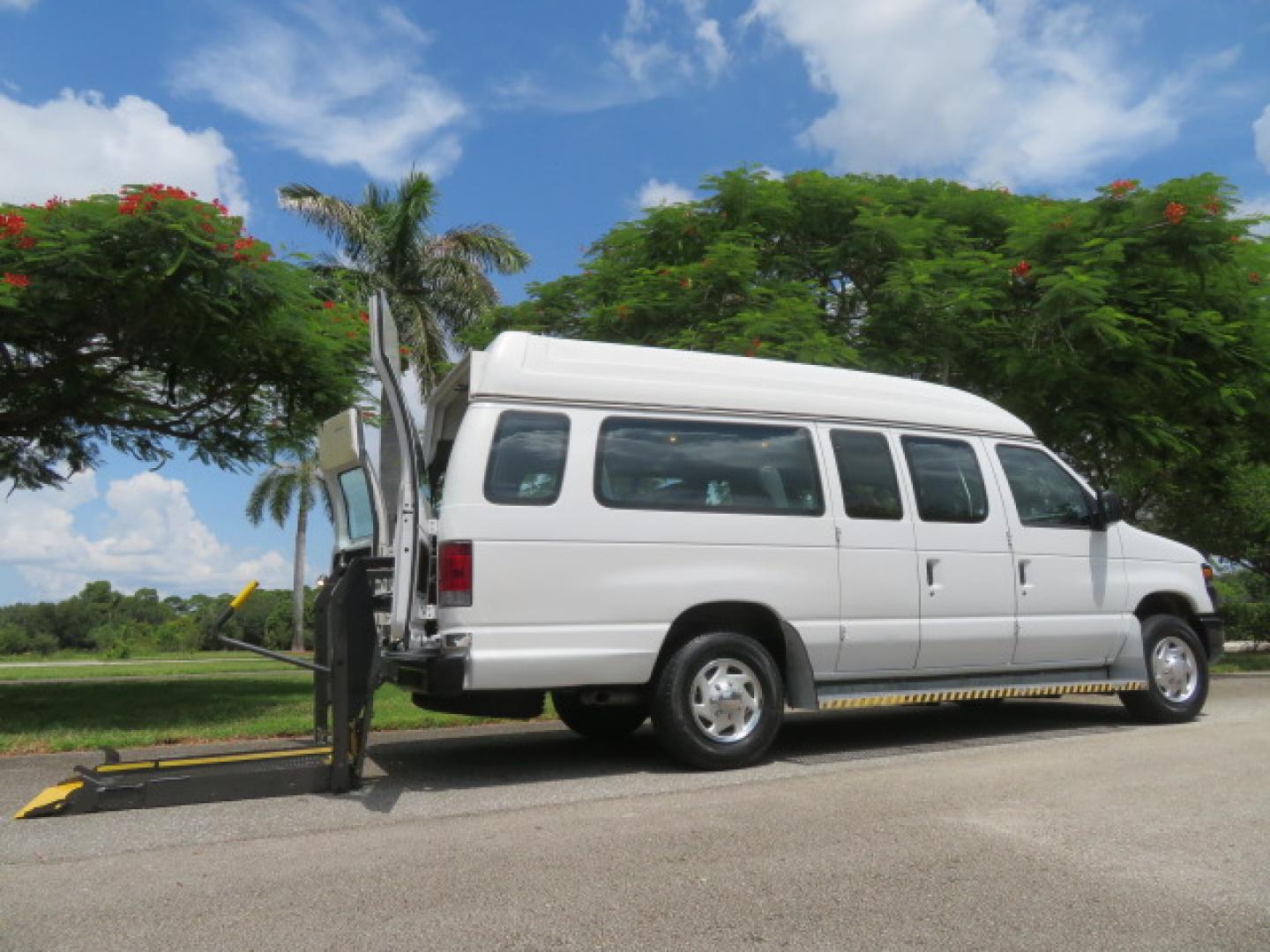 2011 White /Gray Ford E-Series Van E-350 Super Duty Extended (1FTSS3EL3BD) with an 5.4L V8 SOHC 16V engine, located at 4301 Oak Circle #19, Boca Raton, FL, 33431, (954) 561-2499, 26.388472, -80.084045- Photo#42