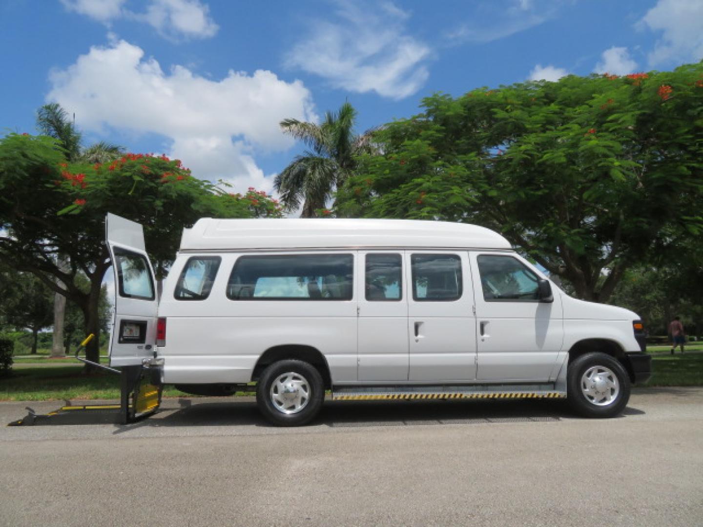 2011 White /Gray Ford E-Series Van E-350 Super Duty Extended (1FTSS3EL3BD) with an 5.4L V8 SOHC 16V engine, located at 4301 Oak Circle #19, Boca Raton, FL, 33431, (954) 561-2499, 26.388472, -80.084045- Photo#43