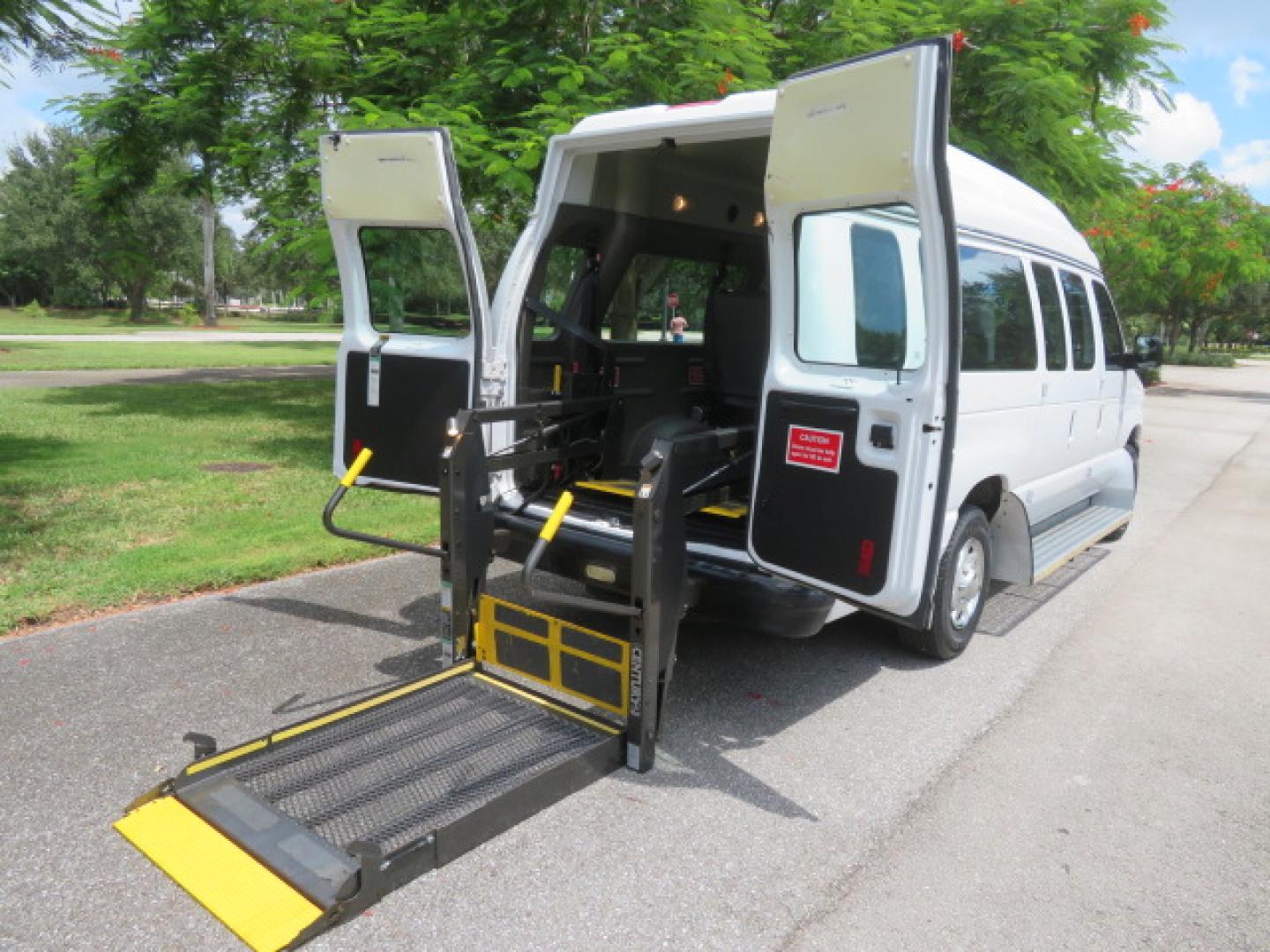2011 White /Gray Ford E-Series Van E-350 Super Duty Extended (1FTSS3EL3BD) with an 5.4L V8 SOHC 16V engine, located at 4301 Oak Circle #19, Boca Raton, FL, 33431, (954) 561-2499, 26.388472, -80.084045- Photo#3