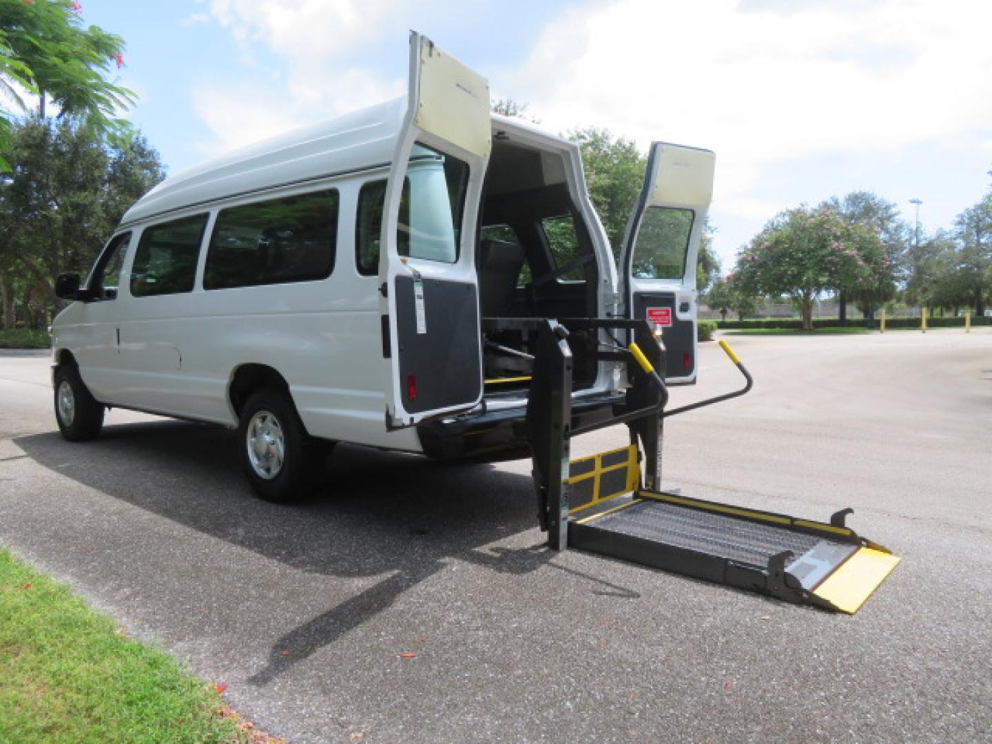 2011 White /Gray Ford E-Series Van E-350 Super Duty Extended (1FTSS3EL3BD) with an 5.4L V8 SOHC 16V engine, located at 4301 Oak Circle #19, Boca Raton, FL, 33431, (954) 561-2499, 26.388472, -80.084045- Photo#6