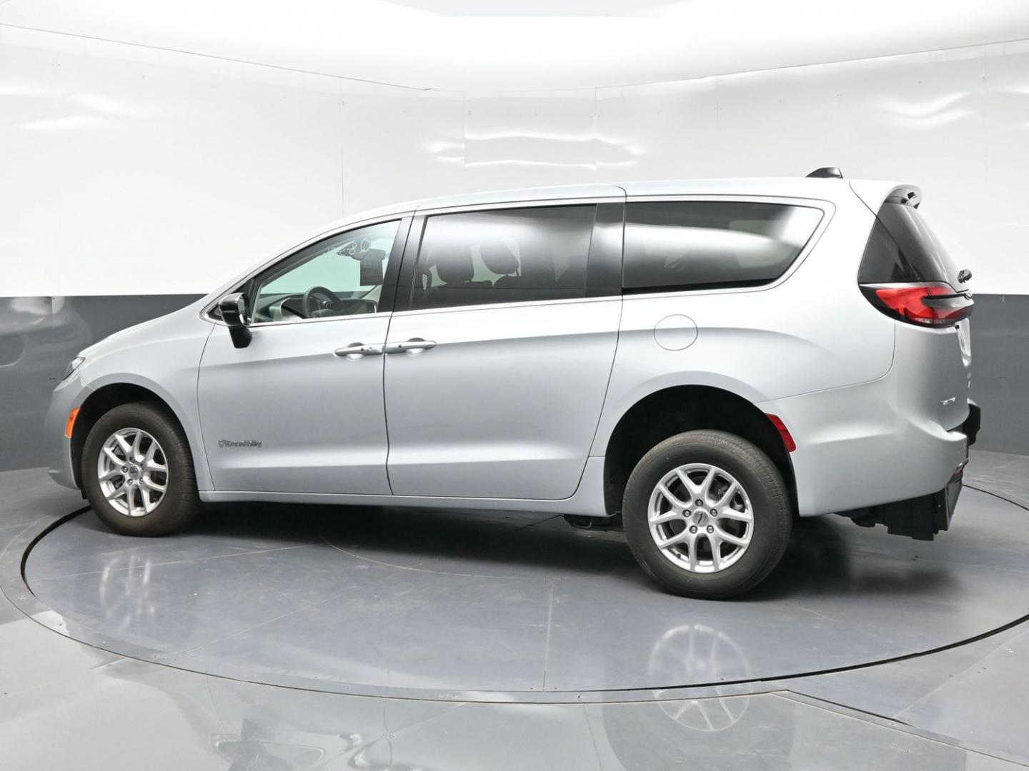2024 Chrysler Pacifica Touring L (2C4RC1BG3RR) with an 3.6L V6 DOHC 24V engine, 9A transmission, located at 4301 Oak Circle #19, Boca Raton, FL, 33431, (954) 561-2499, 26.388472, -80.084045 - ? 2024 CHRYSLER PACIFICA BRAUNABILITY V7 — BRAND NEW CONVERSION! ? SEARCHING FOR A 2024 CHRYSLER PACIFICA HANDICAP WHEELCHAIR VAN? Looking for a BRAND NEW BraunAbility Rear-Entry V7 Conversion? You found it! ? 2024 Chrysler Pacifica ? BraunAbility V7 Rear-Entry Conversion ? BRAND NEW BraunAbi- Photo#7