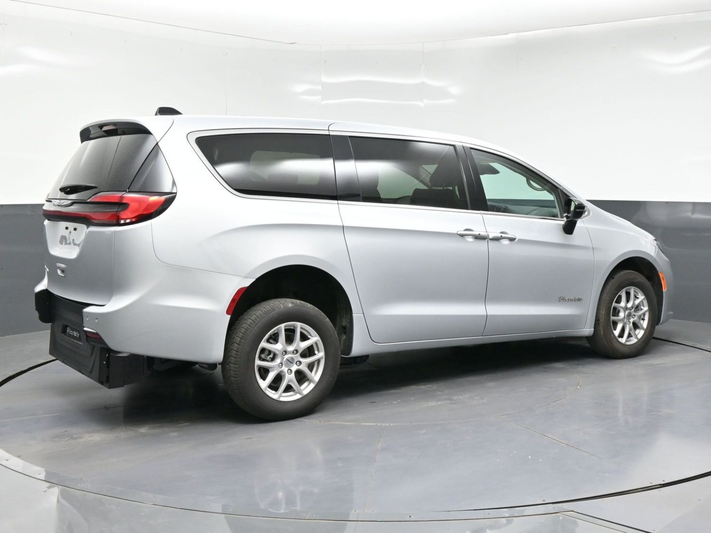 2024 Chrysler Pacifica Touring L (2C4RC1BG3RR) with an 3.6L V6 DOHC 24V engine, 9A transmission, located at 4301 Oak Circle #19, Boca Raton, FL, 33431, (954) 561-2499, 26.388472, -80.084045 - ? 2024 CHRYSLER PACIFICA BRAUNABILITY V7 — BRAND NEW CONVERSION! ? SEARCHING FOR A 2024 CHRYSLER PACIFICA HANDICAP WHEELCHAIR VAN? Looking for a BRAND NEW BraunAbility Rear-Entry V7 Conversion? You found it! ? 2024 Chrysler Pacifica ? BraunAbility V7 Rear-Entry Conversion ? BRAND NEW BraunAbi- Photo#8
