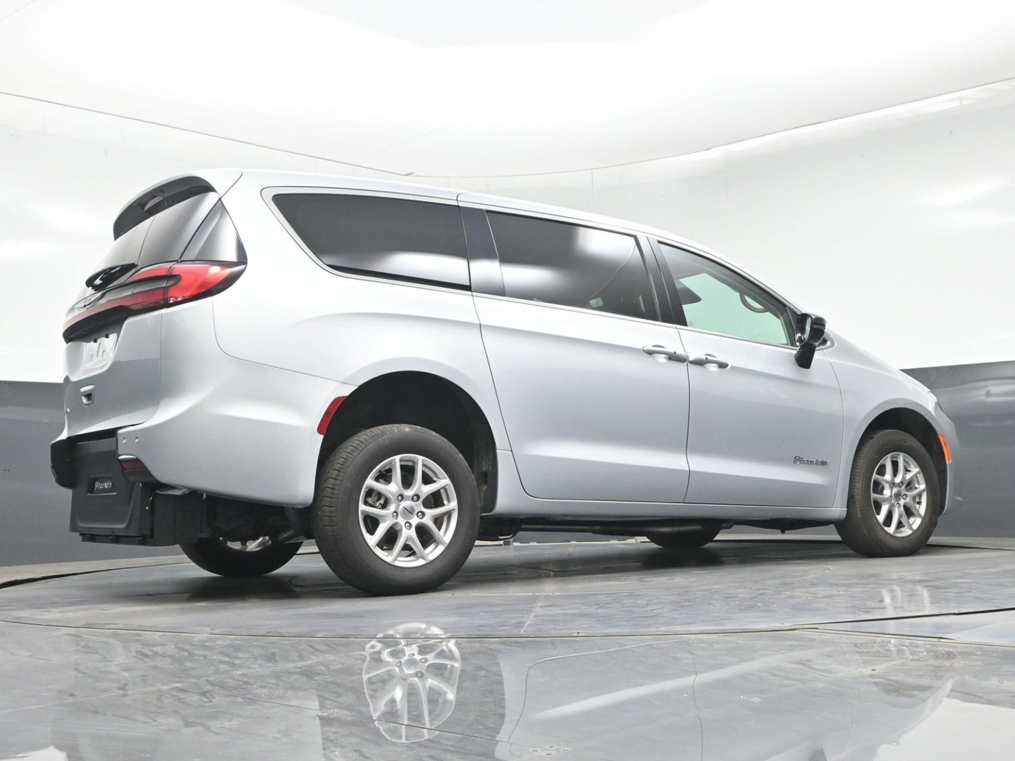 2024 Chrysler Pacifica Touring L (2C4RC1BG3RR) with an 3.6L V6 DOHC 24V engine, 9A transmission, located at 4301 Oak Circle #19, Boca Raton, FL, 33431, (954) 561-2499, 26.388472, -80.084045 - ? 2024 CHRYSLER PACIFICA BRAUNABILITY V7 — BRAND NEW CONVERSION! ? SEARCHING FOR A 2024 CHRYSLER PACIFICA HANDICAP WHEELCHAIR VAN? Looking for a BRAND NEW BraunAbility Rear-Entry V7 Conversion? You found it! ? 2024 Chrysler Pacifica ? BraunAbility V7 Rear-Entry Conversion ? BRAND NEW BraunAbi- Photo#9