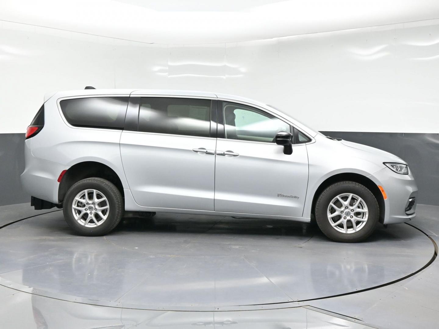 2024 Silver /Black Chrysler Pacifica Touring L (2C4RC1BG7RR) with an 3.6L V6 DOHC 24V engine, 9A transmission, located at 4301 Oak Circle #19, Boca Raton, FL, 33431, (954) 561-2499, 26.388472, -80.084045 - ? 2024 CHRYSLER PACIFICA BRAUNABILITY V7 — BRAND NEW CONVERSION! ? SEARCHING FOR A 2024 CHRYSLER PACIFICA HANDICAP WHEELCHAIR VAN? Looking for a BRAND NEW BraunAbility Rear-Entry V7 Conversion? You found it! ? 2024 Chrysler Pacifica ? BraunAbility V7 Rear-Entry Conversion ? BRAND NEW BraunAbi- Photo#9