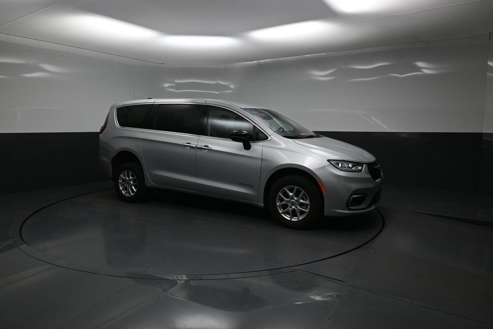 2024 Silver /Black Chrysler Pacifica Touring L (2C4RC1BG7RR) with an 3.6L V6 DOHC 24V engine, 9A transmission, located at 4301 Oak Circle #19, Boca Raton, FL, 33431, (954) 561-2499, 26.388472, -80.084045 - ? 2024 CHRYSLER PACIFICA BRAUNABILITY V7 — BRAND NEW CONVERSION! ? SEARCHING FOR A 2024 CHRYSLER PACIFICA HANDICAP WHEELCHAIR VAN? Looking for a BRAND NEW BraunAbility Rear-Entry V7 Conversion? You found it! ? 2024 Chrysler Pacifica ? BraunAbility V7 Rear-Entry Conversion ? BRAND NEW BraunAbi- Photo#16
