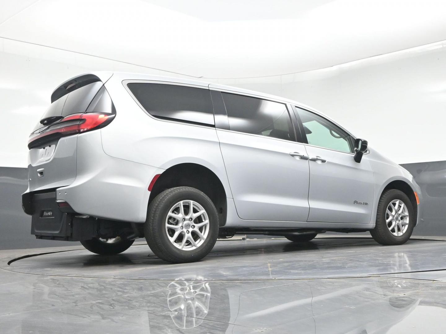 2024 Silver /Black Chrysler Pacifica Touring L (2C4RC1BG7RR) with an 3.6L V6 DOHC 24V engine, 9A transmission, located at 4301 Oak Circle #19, Boca Raton, FL, 33431, (954) 561-2499, 26.388472, -80.084045 - ? 2024 CHRYSLER PACIFICA BRAUNABILITY V7 — BRAND NEW CONVERSION! ? SEARCHING FOR A 2024 CHRYSLER PACIFICA HANDICAP WHEELCHAIR VAN? Looking for a BRAND NEW BraunAbility Rear-Entry V7 Conversion? You found it! ? 2024 Chrysler Pacifica ? BraunAbility V7 Rear-Entry Conversion ? BRAND NEW BraunAbi- Photo#19