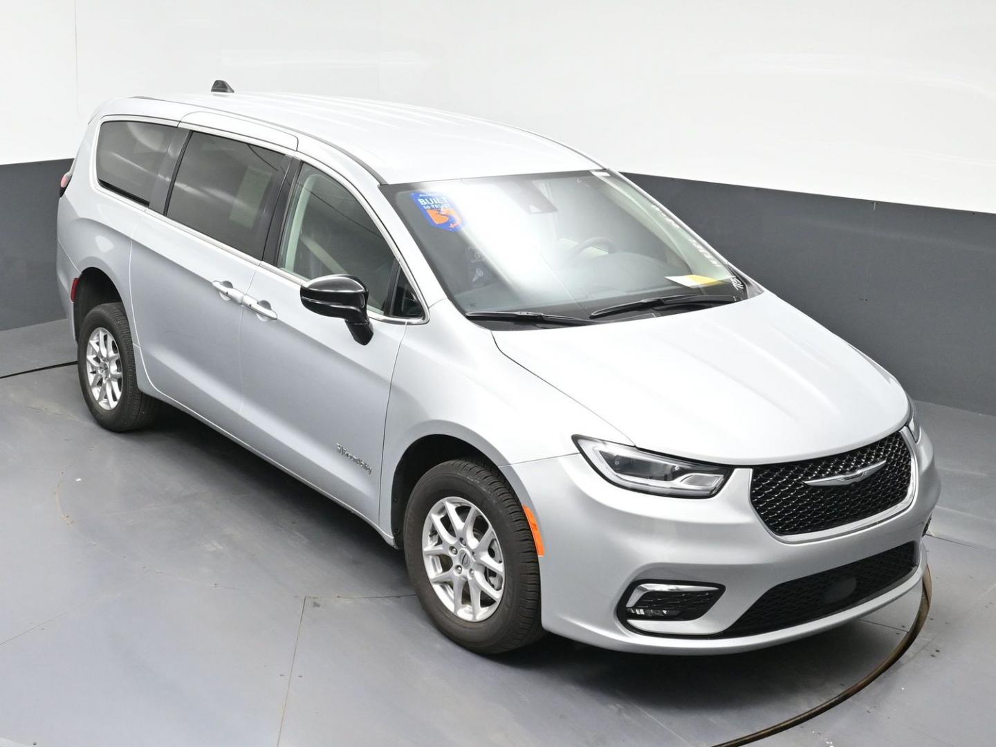 2024 Silver /Black Chrysler Pacifica Touring L (2C4RC1BG7RR) with an 3.6L V6 DOHC 24V engine, 9A transmission, located at 4301 Oak Circle #19, Boca Raton, FL, 33431, (954) 561-2499, 26.388472, -80.084045 - ? 2024 CHRYSLER PACIFICA BRAUNABILITY V7 — BRAND NEW CONVERSION! ? SEARCHING FOR A 2024 CHRYSLER PACIFICA HANDICAP WHEELCHAIR VAN? Looking for a BRAND NEW BraunAbility Rear-Entry V7 Conversion? You found it! ? 2024 Chrysler Pacifica ? BraunAbility V7 Rear-Entry Conversion ? BRAND NEW BraunAbi- Photo#20