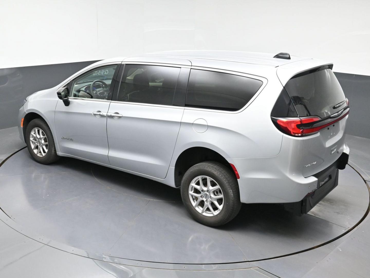 2024 Silver /Black Chrysler Pacifica Touring L (2C4RC1BG7RR) with an 3.6L V6 DOHC 24V engine, 9A transmission, located at 4301 Oak Circle #19, Boca Raton, FL, 33431, (954) 561-2499, 26.388472, -80.084045 - ? 2024 CHRYSLER PACIFICA BRAUNABILITY V7 — BRAND NEW CONVERSION! ? SEARCHING FOR A 2024 CHRYSLER PACIFICA HANDICAP WHEELCHAIR VAN? Looking for a BRAND NEW BraunAbility Rear-Entry V7 Conversion? You found it! ? 2024 Chrysler Pacifica ? BraunAbility V7 Rear-Entry Conversion ? BRAND NEW BraunAbi- Photo#22