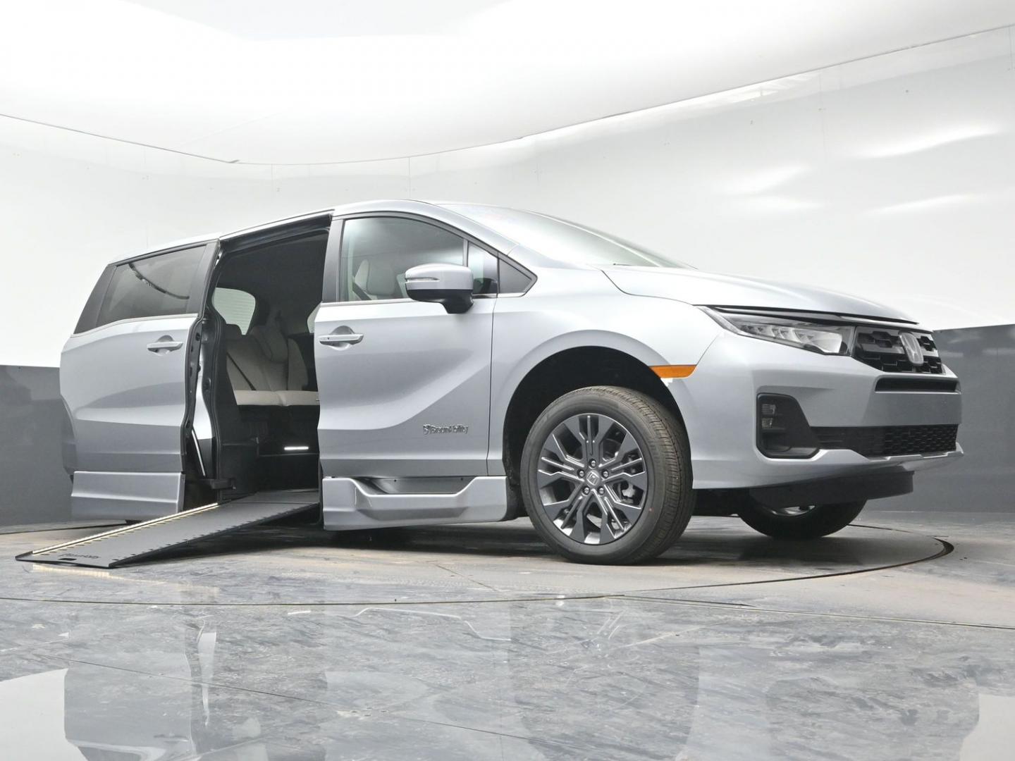 2026 Silver /Light Gray Honda Odyssey Touring (5FNRL6H80TB) with an 3.5L V6 SOHC 24V engine, Automatic transmission, located at 4301 Oak Circle #19, Boca Raton, FL, 33431, (954) 561-2499, 26.388472, -80.084045- Photo#2