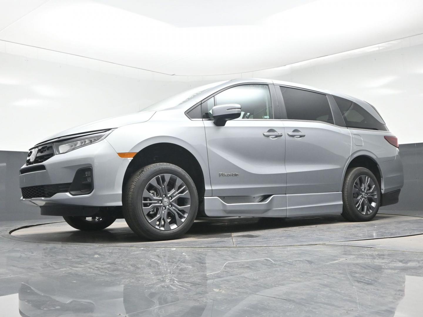2026 Silver /Light Gray Honda Odyssey Touring (5FNRL6H80TB) with an 3.5L V6 SOHC 24V engine, Automatic transmission, located at 4301 Oak Circle #19, Boca Raton, FL, 33431, (954) 561-2499, 26.388472, -80.084045- Photo#6