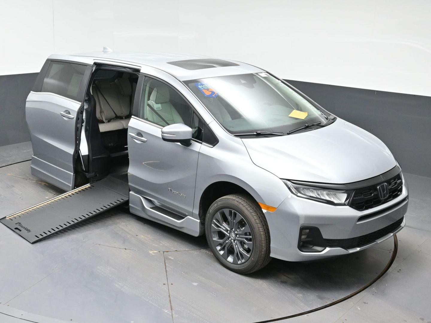 2026 Silver /Light Gray Honda Odyssey Touring (5FNRL6H80TB) with an 3.5L V6 SOHC 24V engine, Automatic transmission, located at 4301 Oak Circle #19, Boca Raton, FL, 33431, (954) 561-2499, 26.388472, -80.084045- Photo#4