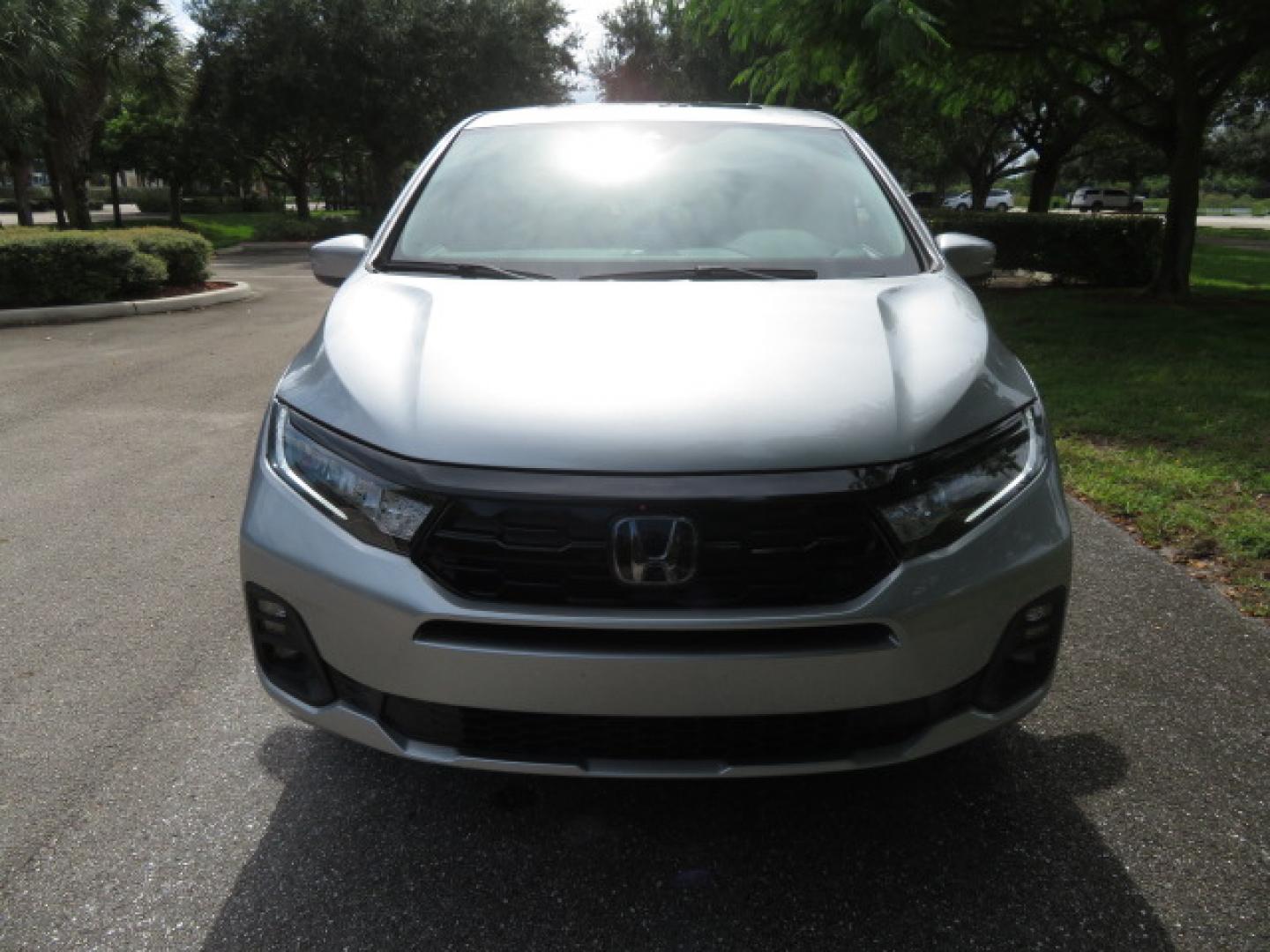 2026 Silver /Light Gray Honda Odyssey Touring (5FNRL6H80TB) with an 3.5L V6 SOHC 24V engine, Automatic transmission, located at 4301 Oak Circle #19, Boca Raton, FL, 33431, (954) 561-2499, 26.388472, -80.084045- Photo#25