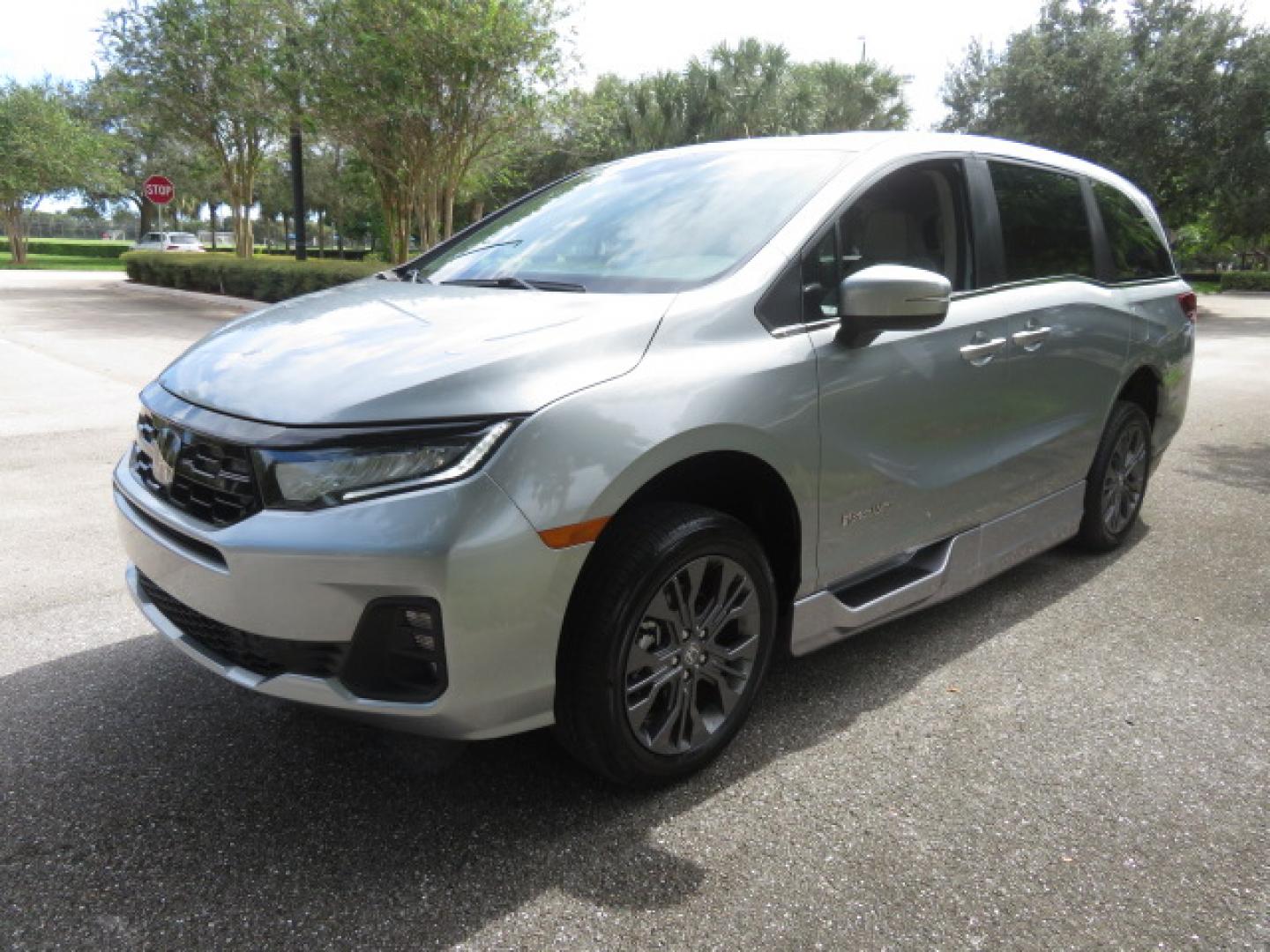 2026 Silver /Light Gray Honda Odyssey Touring (5FNRL6H80TB) with an 3.5L V6 SOHC 24V engine, Automatic transmission, located at 4301 Oak Circle #19, Boca Raton, FL, 33431, (954) 561-2499, 26.388472, -80.084045- Photo#26